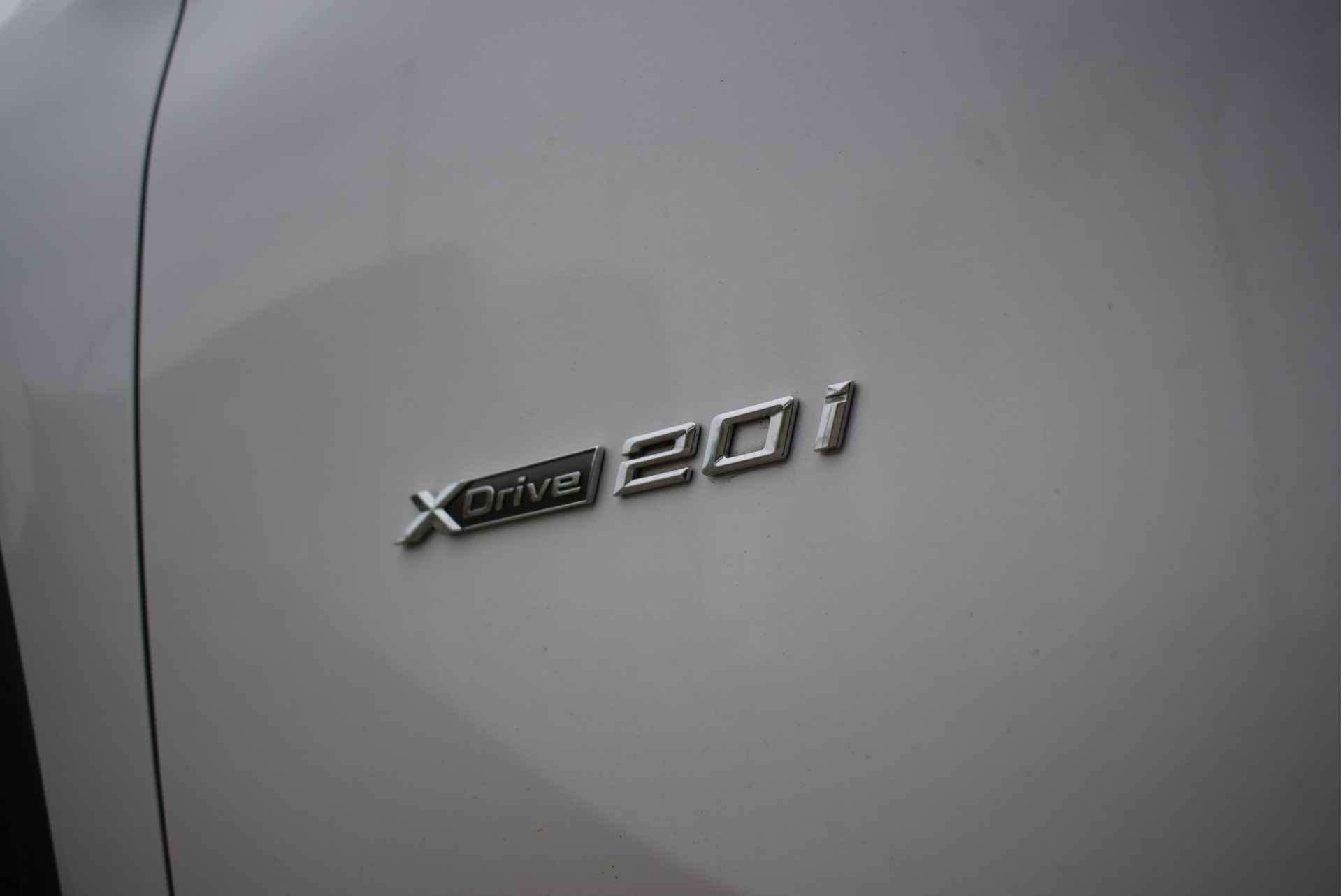 BMW X1 xDrive20i High Executive xLine Automaat / Panoramadak / Trekhaak / LED / Head-Up / Park Assistant / Stoelverwarming - 14/28