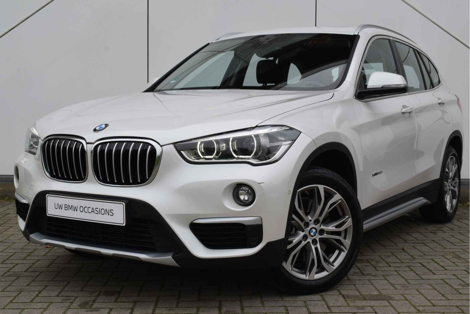 BMW X1 xDrive20i High Executive xLine Automaat / Panoramadak / Trekhaak / LED / Head-Up / Park Assistant / Stoelverwarming - 28/28