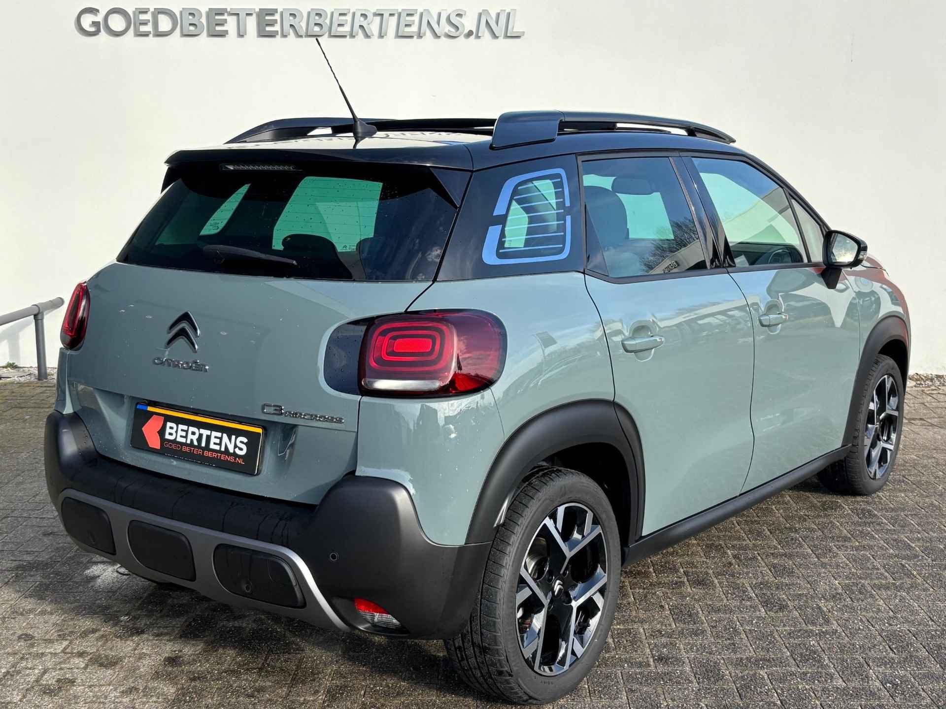 Citroen C3 Aircross 1.2 PureTech Shine Pack | Panoramadak | Leder met stoelverwarming | Rijklaar geleverd! | - 2/9