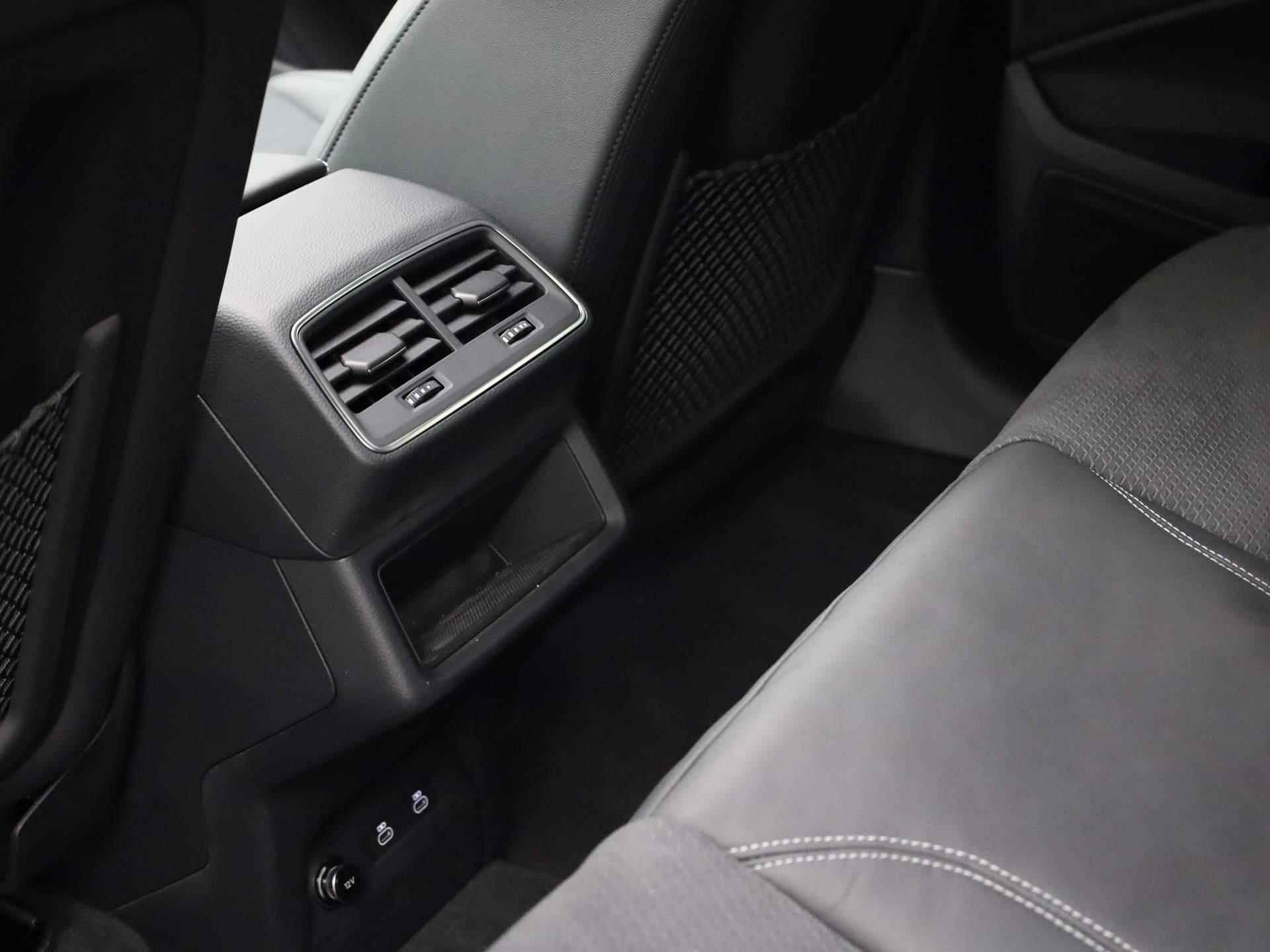 Audi Q8 e-tron 55 quattro S Edition 115 kWh/408PK · Panoramadak · Velgen 22" · Achteruitrijcamera · - 17/40