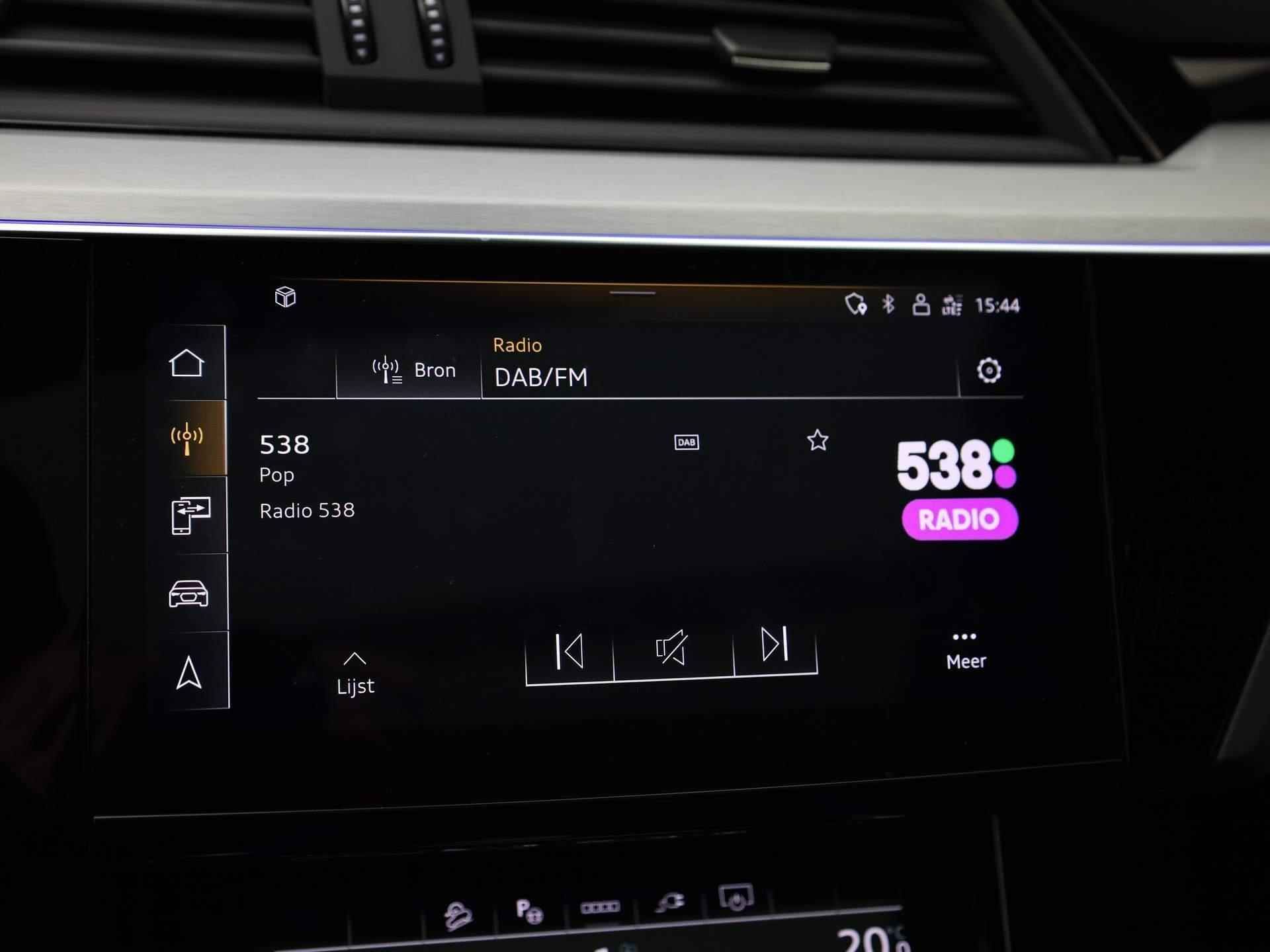 Audi Q8 e-tron 55 quattro S Edition 115 kWh/408PK · Panoramadak · Velgen 22" · Achteruitrijcamera · - 30/40