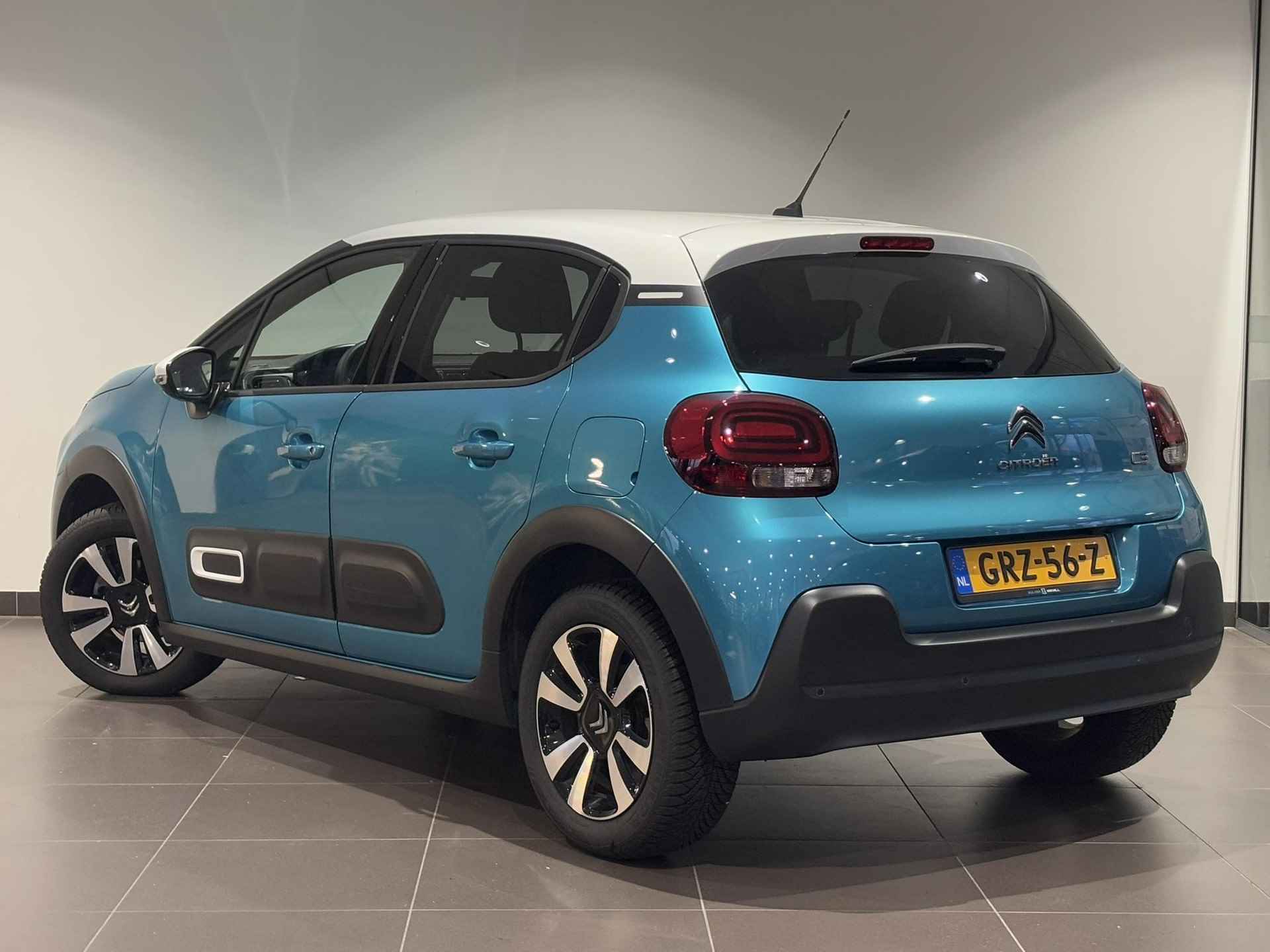 Citroën C3 5-deurs Shine 1.2 PureTech 110pk H6 | TWO-TONE! | NAVI | CAMERA | CLIMA | STOELVERW. | DAB+ | LM-VELGEN | - 9/64