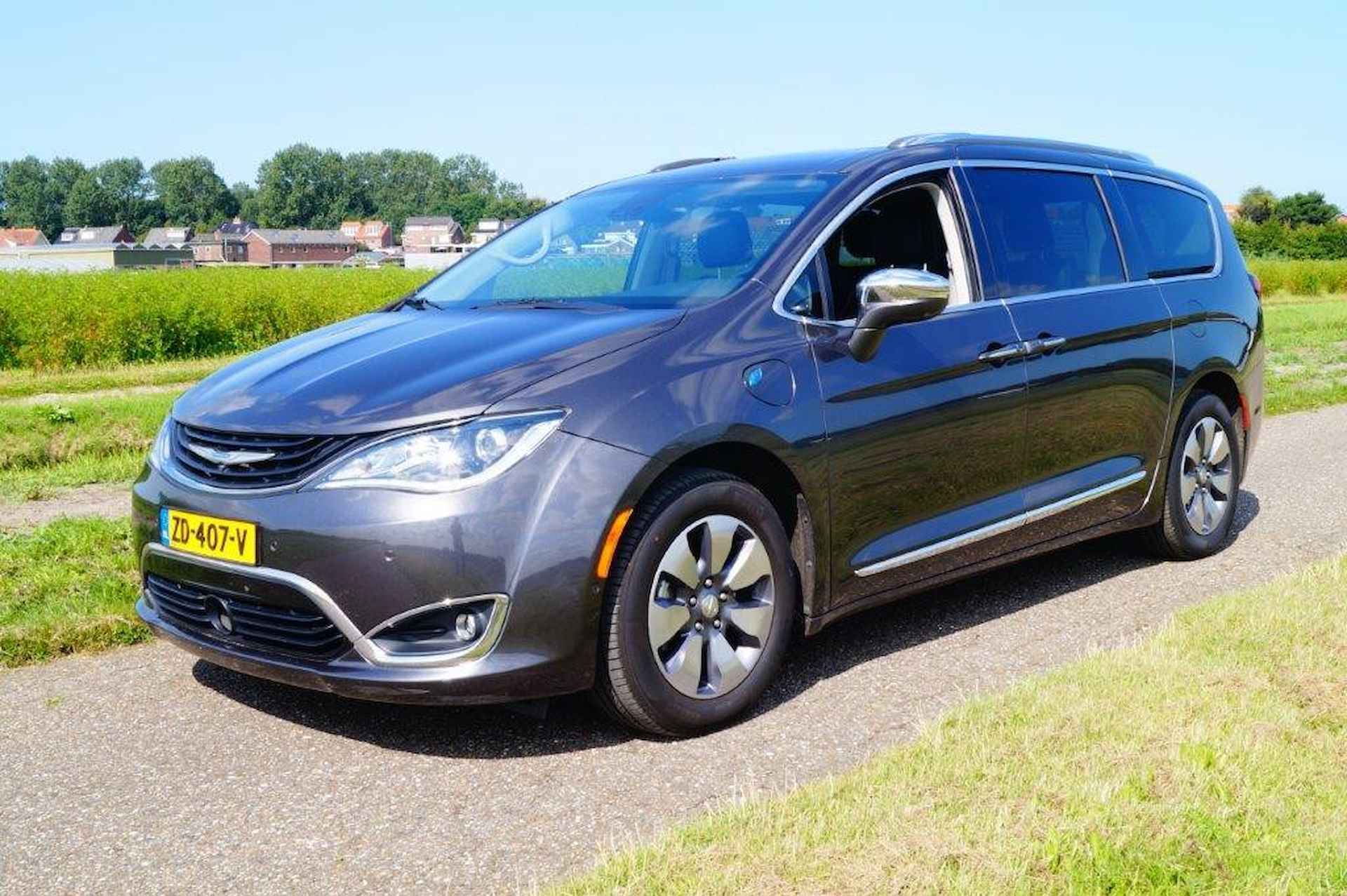 Chrysler PACIFICA HYBRID LTD. Pano Navi - 1/69