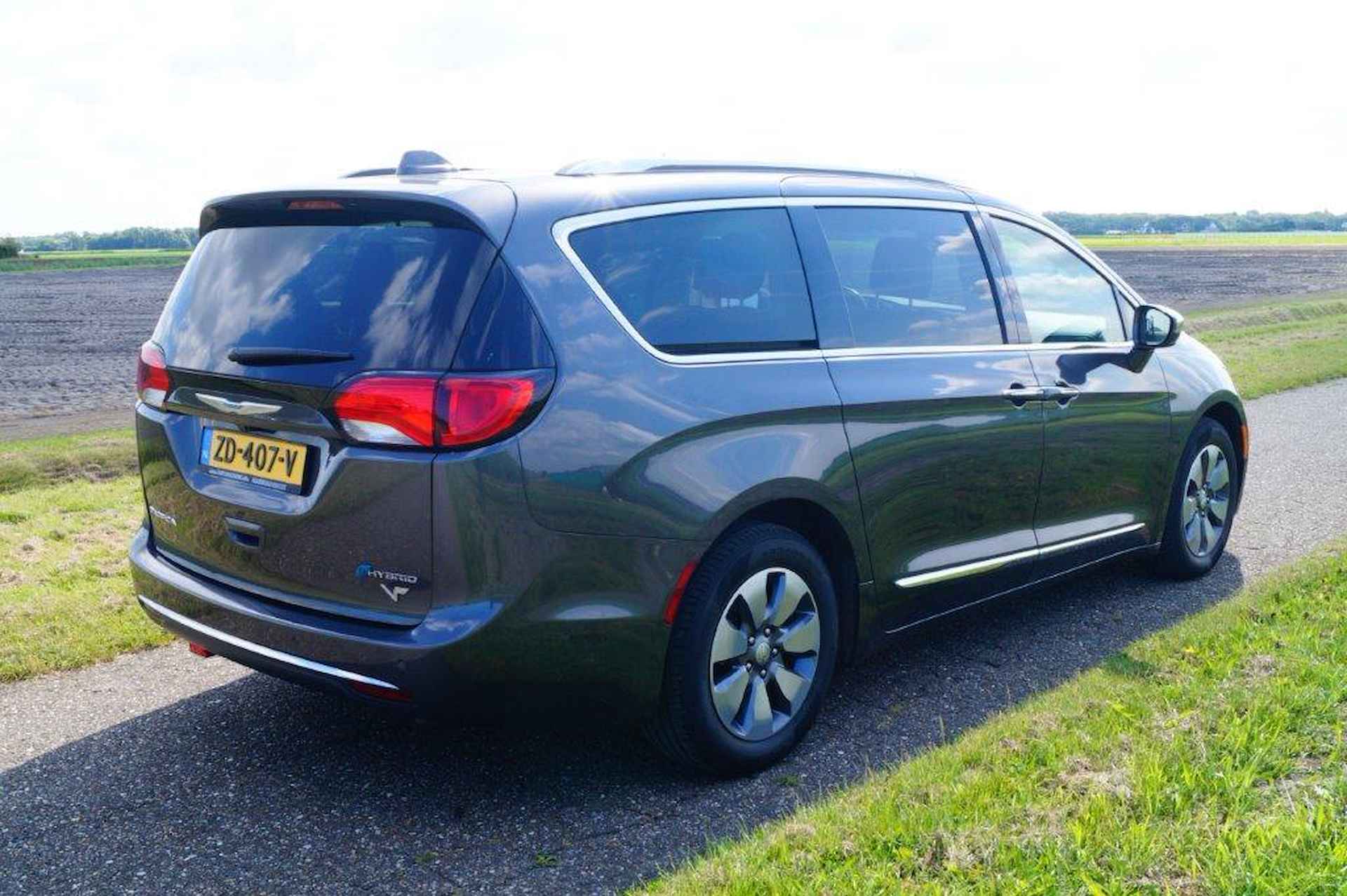 Chrysler PACIFICA HYBRID LTD. Pano Navi - 4/69