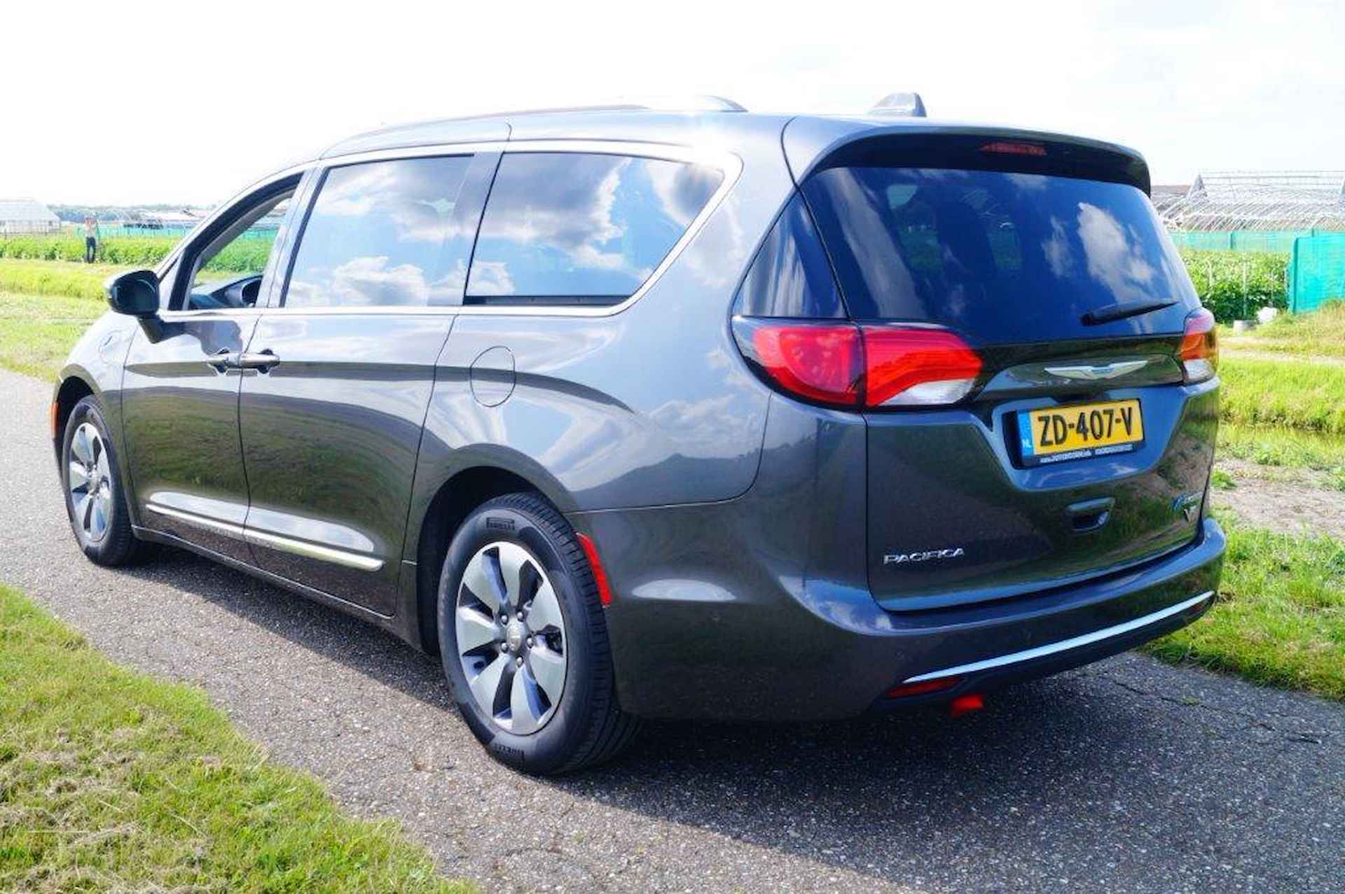 Chrysler PACIFICA HYBRID LTD. Pano Navi - 5/69