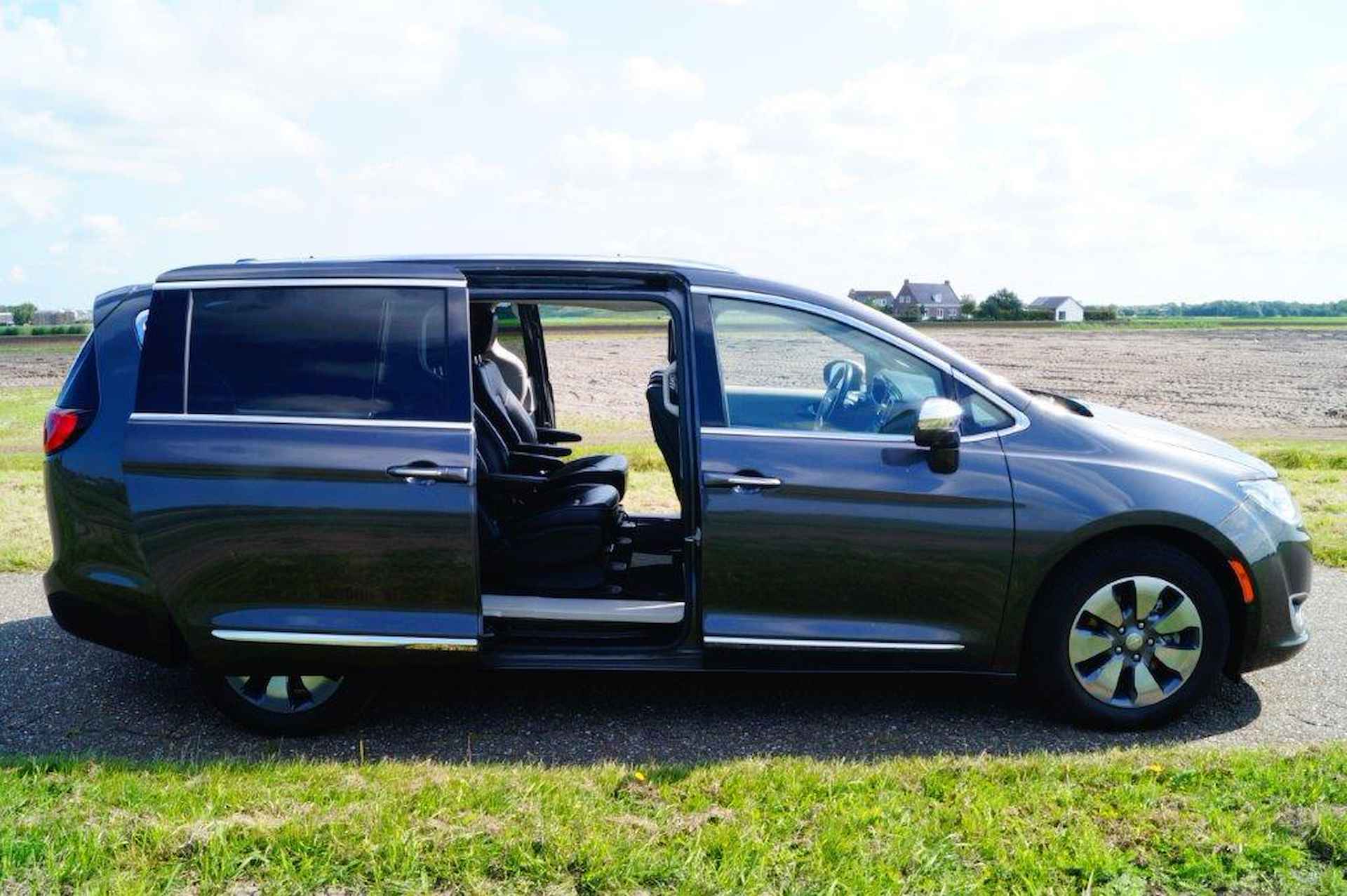 Chrysler PACIFICA HYBRID LTD. Pano Navi - 40/69