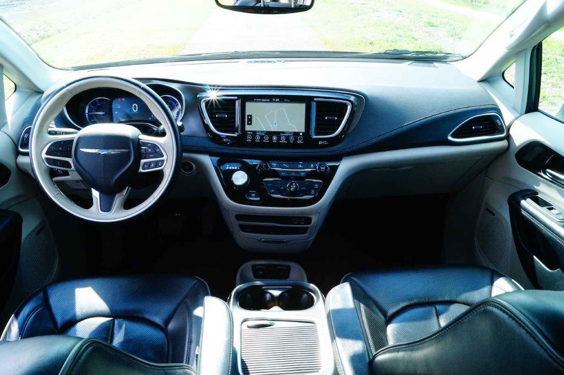 Chrysler PACIFICA HYBRID LTD. Pano Navi - 44/69