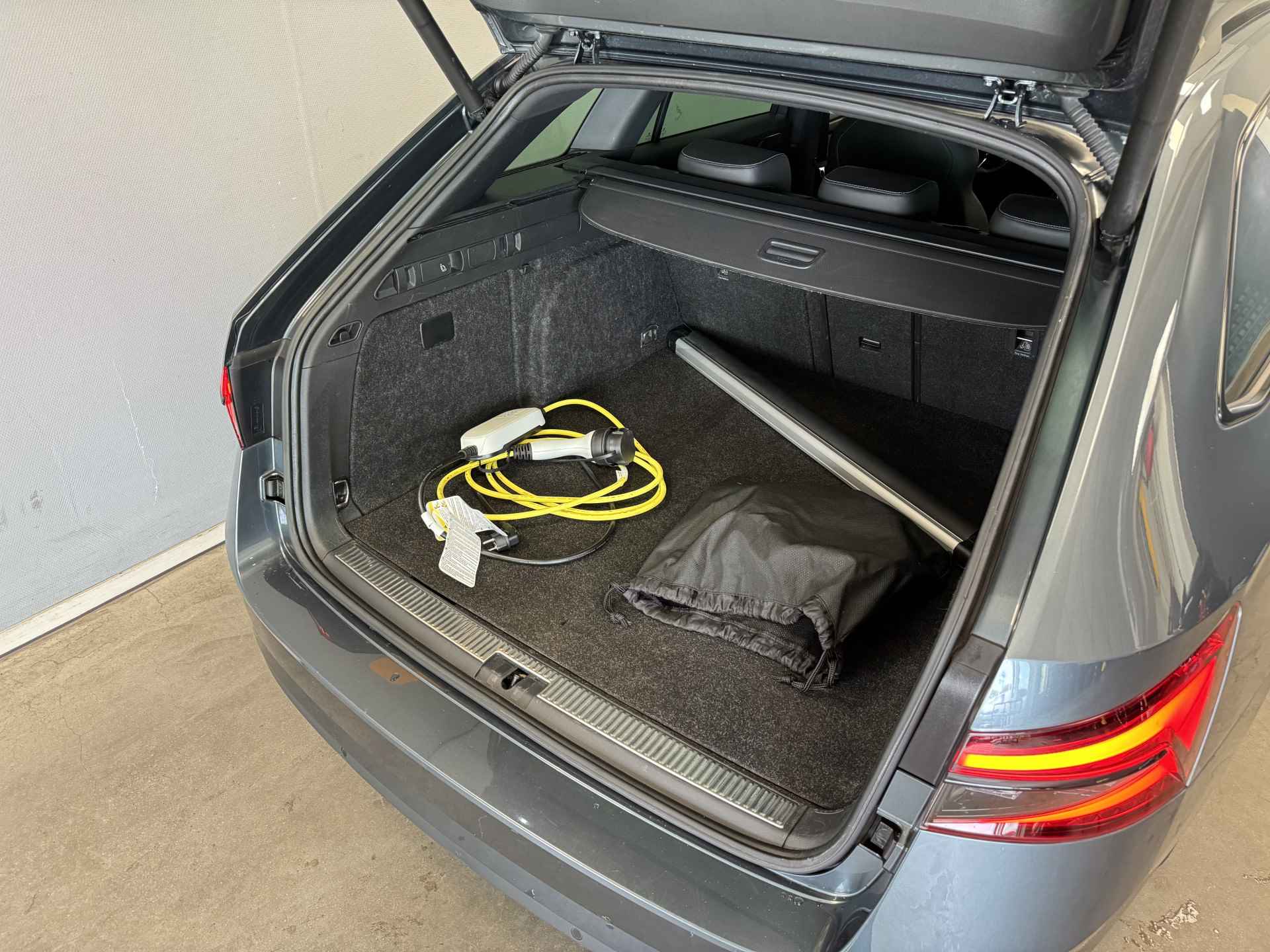 Škoda Superb Combi 1.4 TSI iV Sportline MemoryStoelen/Stoelverwarming/ElekAchterklep - 9/38