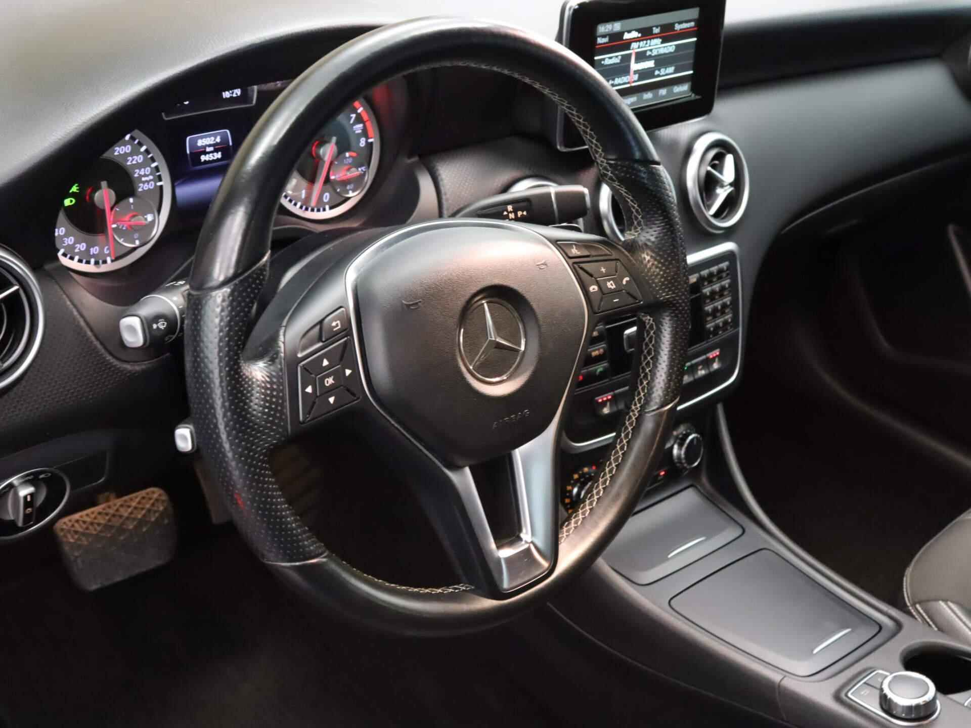 Mercedes-Benz A-klasse 180 Prestige - AUTOMAAT - STOELVERWARMING - CRUISE CONTROLE - PARKEER SENSOREN VOOR ÉN ACHTER - NAVIGATIE – BLUETOOTH - 4/32