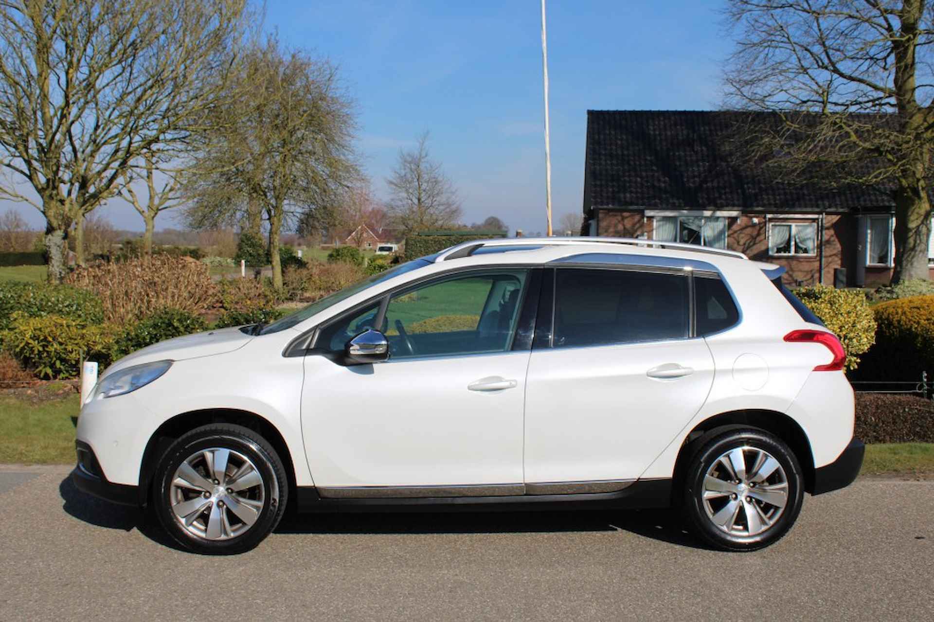 PEUGEOT 2008 1.2 82pk Allure ECC/panodak/navi/half leer/cruise/trekhaak - 25/37