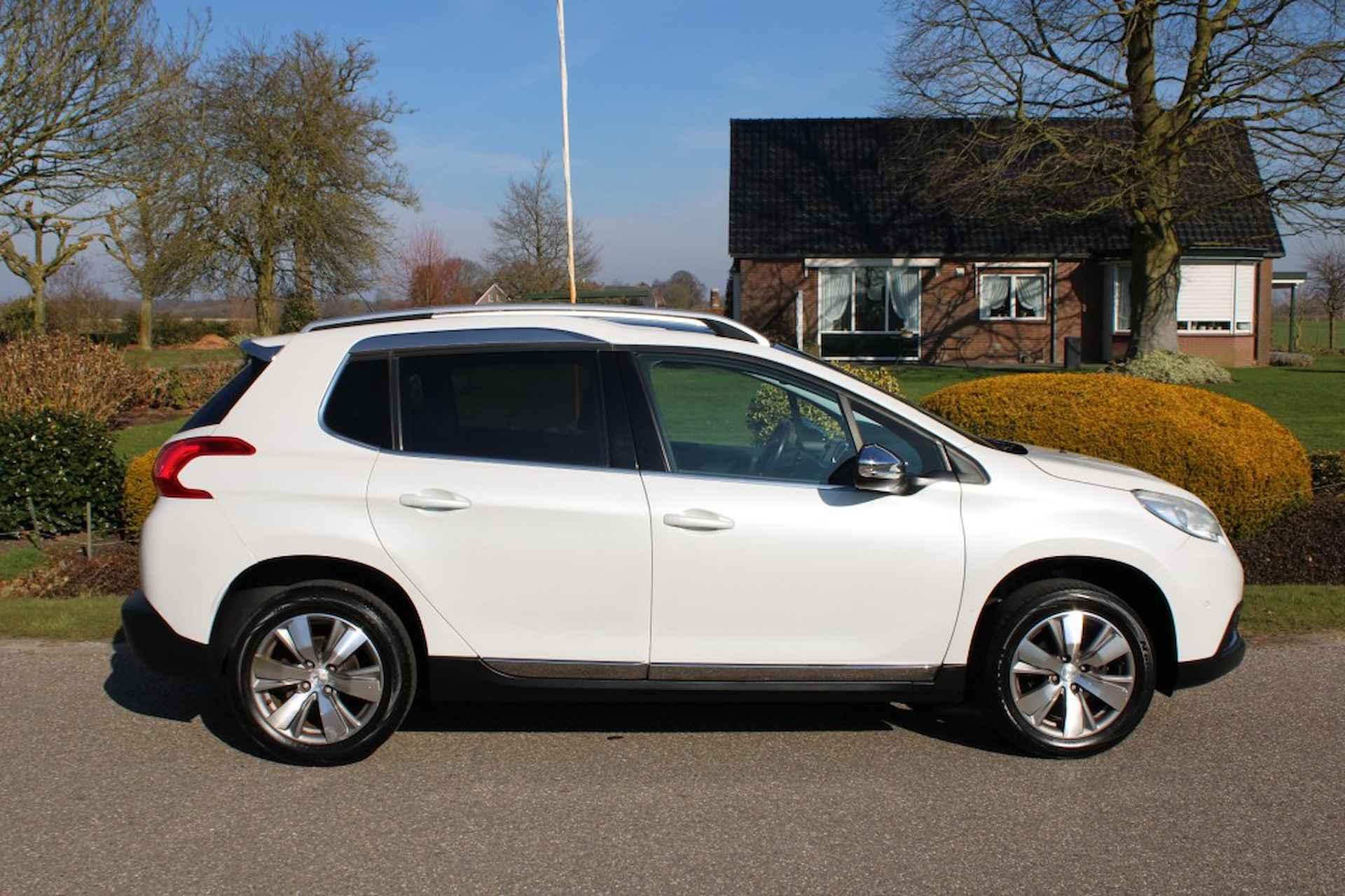 PEUGEOT 2008 1.2 82pk Allure ECC/panodak/navi/half leer/cruise/trekhaak - 26/37