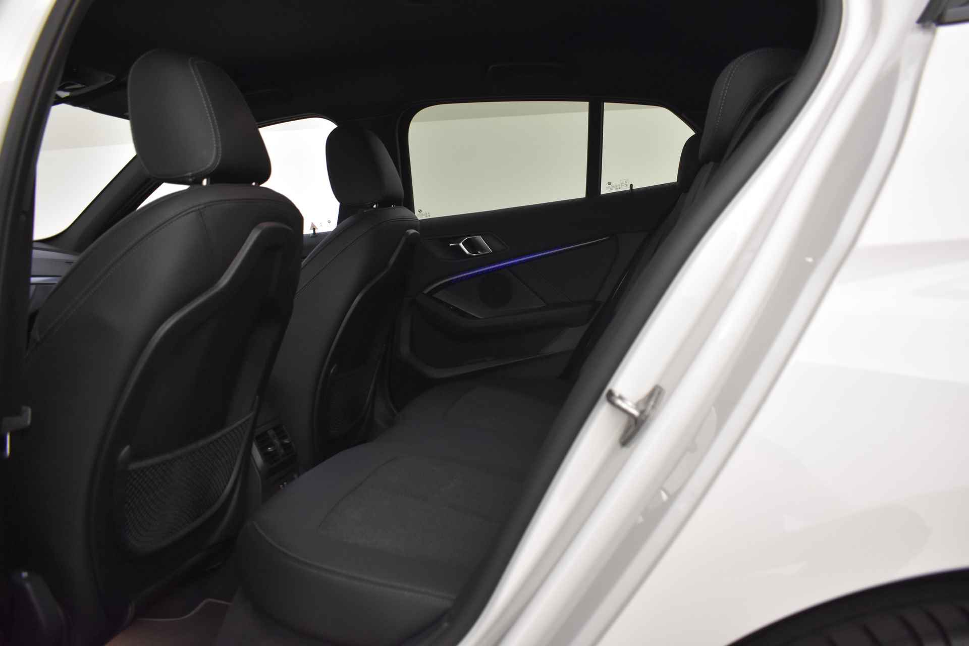 BMW 1-serie 118i Executive Sport Line Automaat / Sportstoelen / LED / Parking Assistant / Live Cockpit Professional / Multifunctioneel stuurwiel / Cruise Control - 9/49