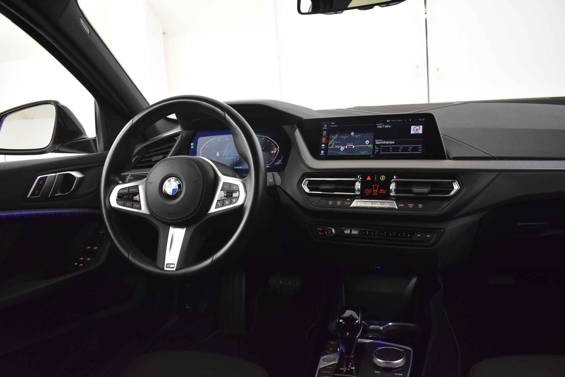 BMW 1-serie 118i Executive Sport Line Automaat / Sportstoelen / LED / Parking Assistant / Live Cockpit Professional / Multifunctioneel stuurwiel / Cruise Control - 11/49