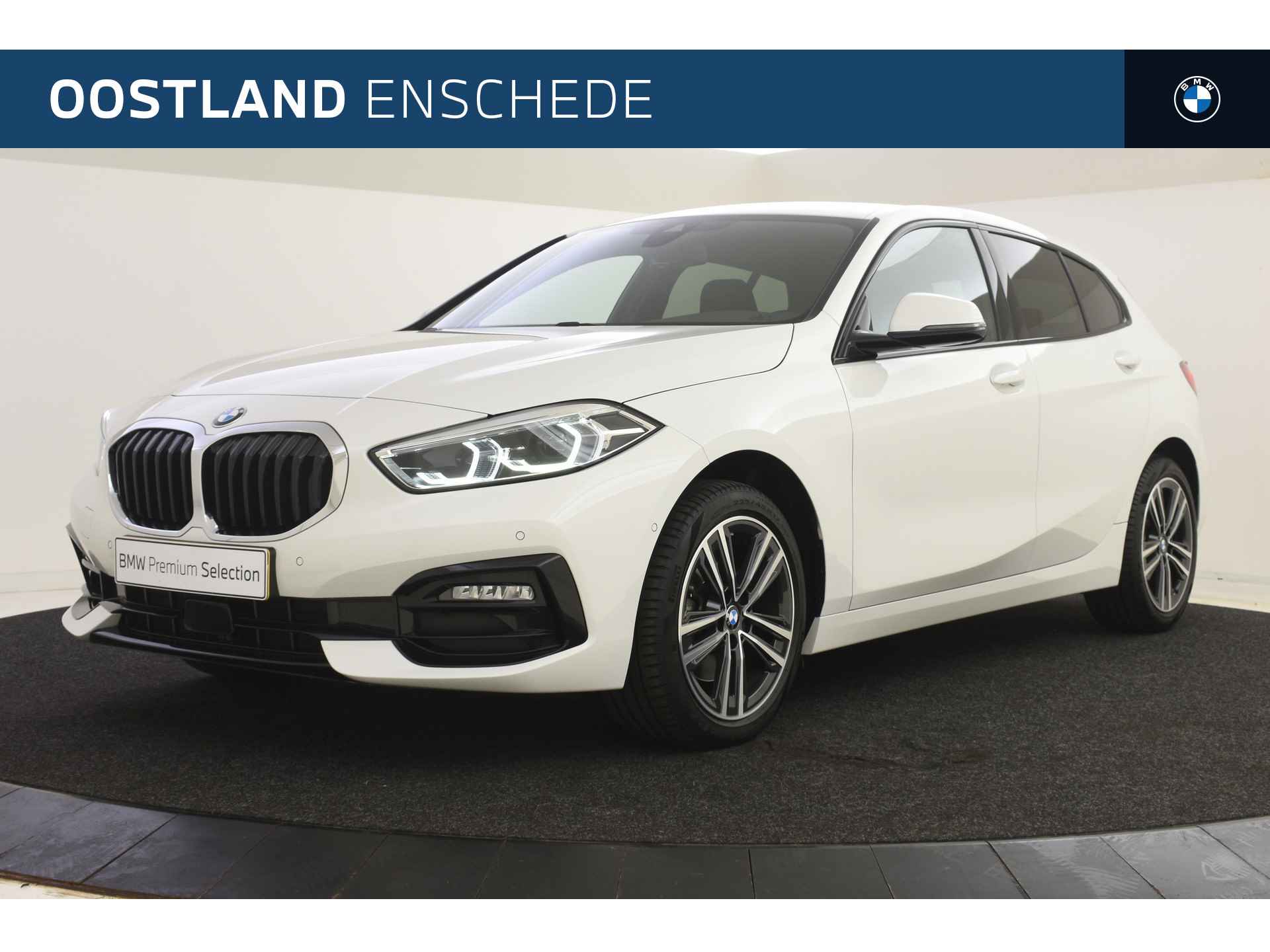 BMW 1-serie 118i Executive Sport Line Automaat / Sportstoelen / LED / Parking Assistant / Live Cockpit Professional / Multifunctioneel stuurwiel / Cruise Control