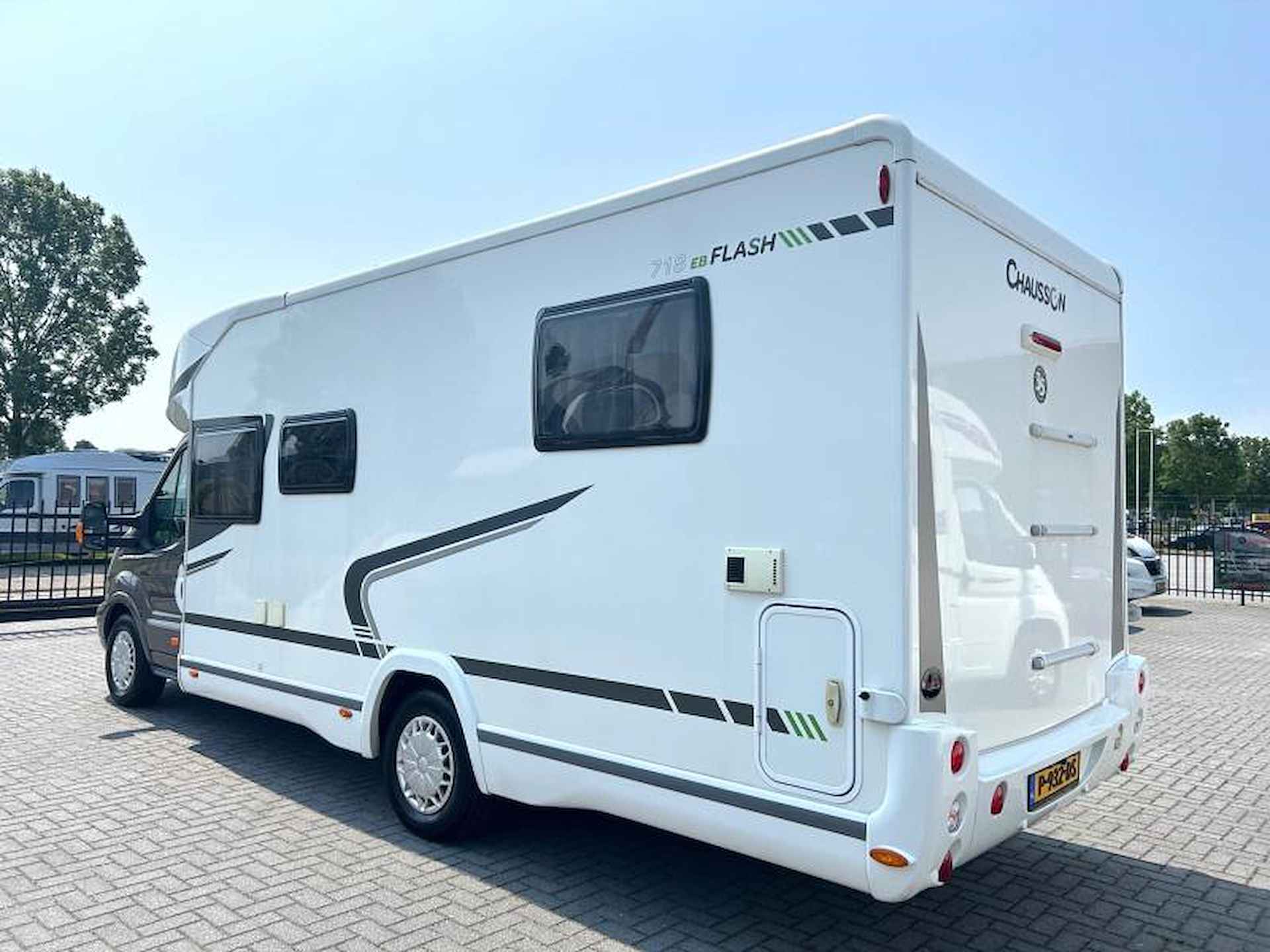 Chausson Flash 718 EB Queensbed/2015/hefbed - 4/25