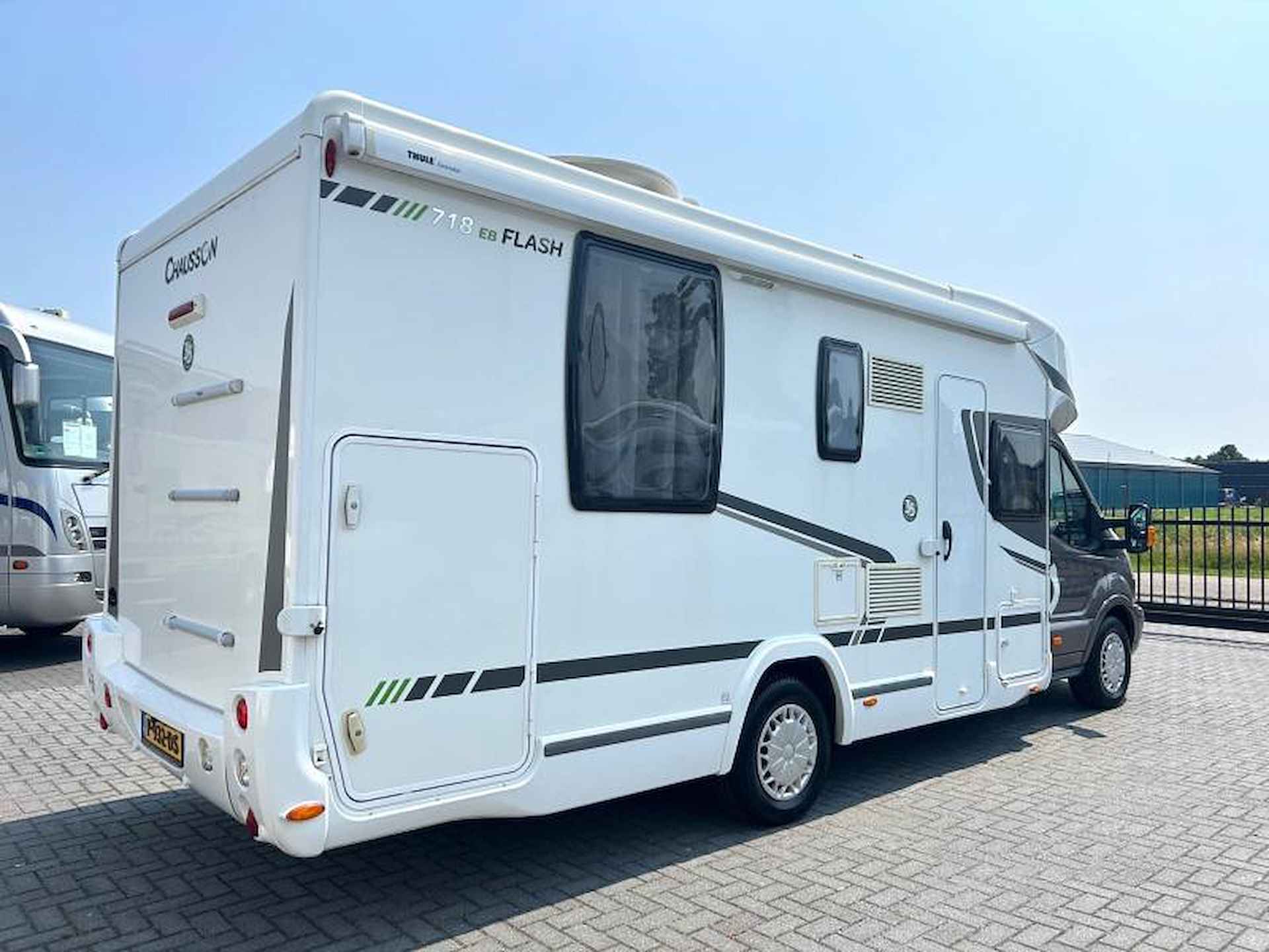 Chausson Flash 718 EB Queensbed/2015/hefbed - 5/25