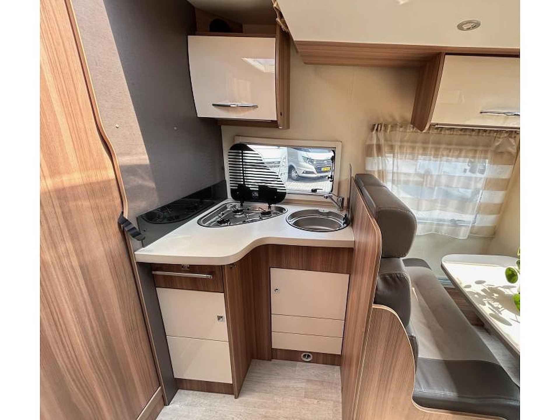 Chausson Flash 718 EB Queensbed/2015/hefbed - 14/25