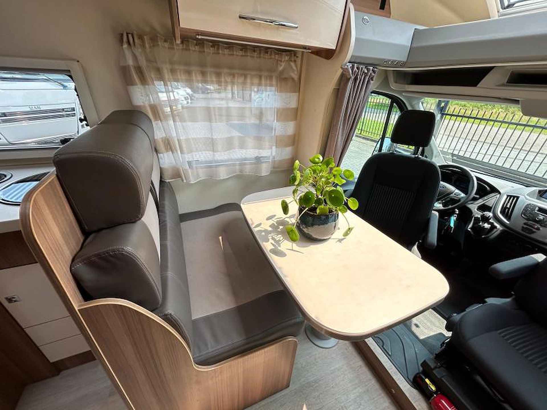 Chausson Flash 718 EB Queensbed/2015/hefbed - 17/25