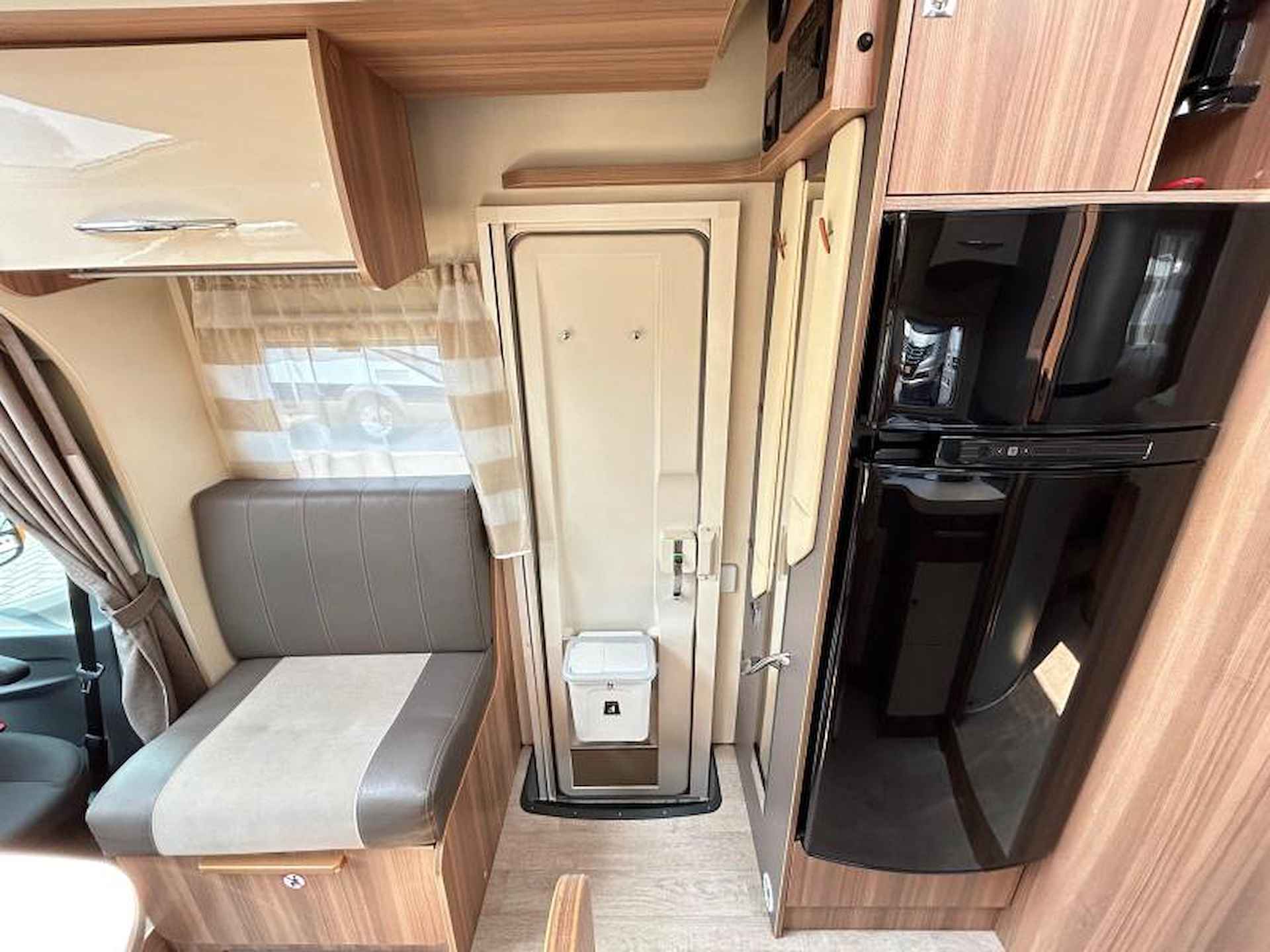 Chausson Flash 718 EB Queensbed/2015/hefbed - 19/25