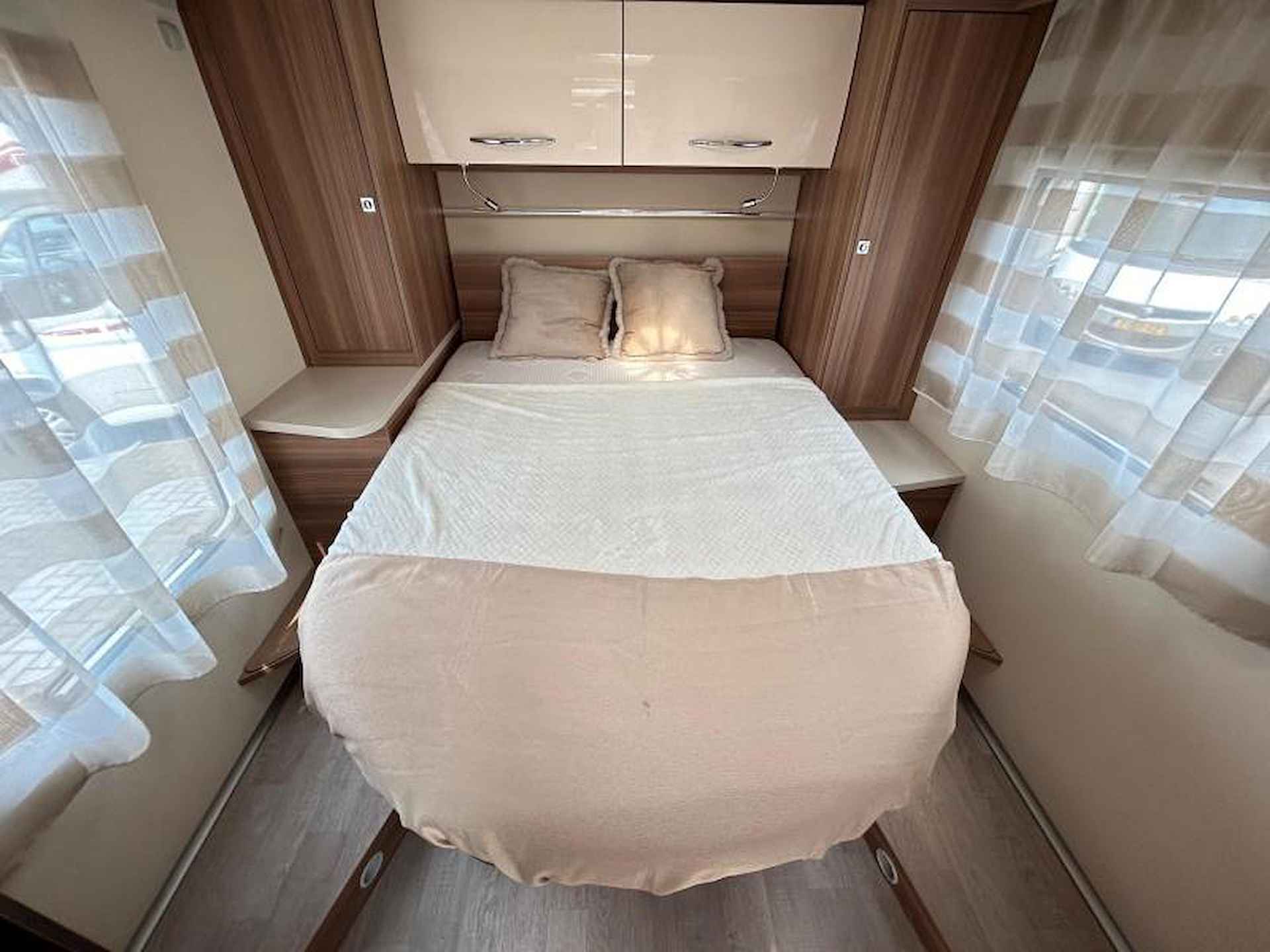 Chausson Flash 718 EB Queensbed/2015/hefbed - 21/25