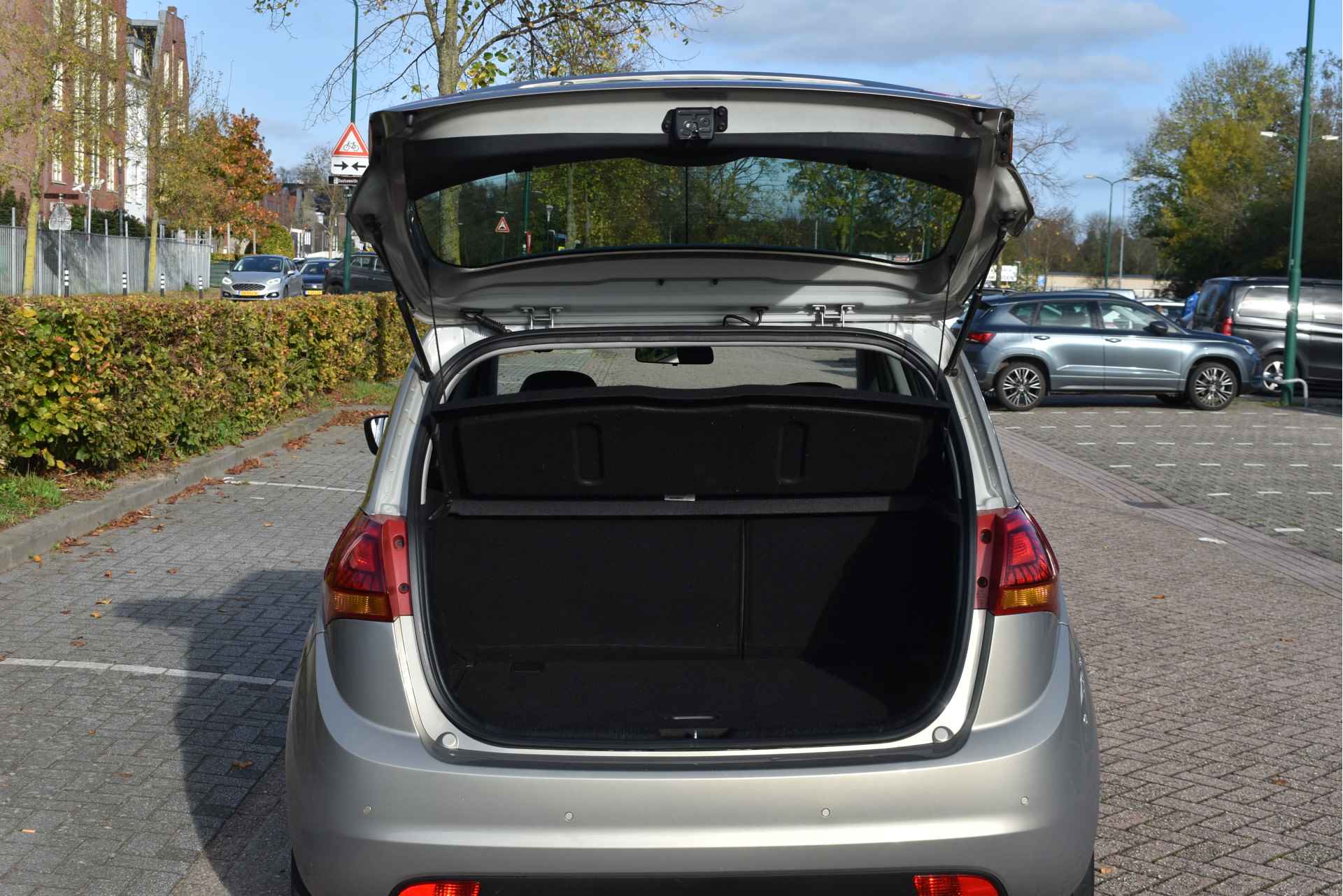 Kia Venga 1.4 CVVT DynamicPLusLine | NEDERLANDSE AUTO | NAP | ONDERHOUDSHISTORIE EN AFNEEMBARE TREKHAAK, - 19/36