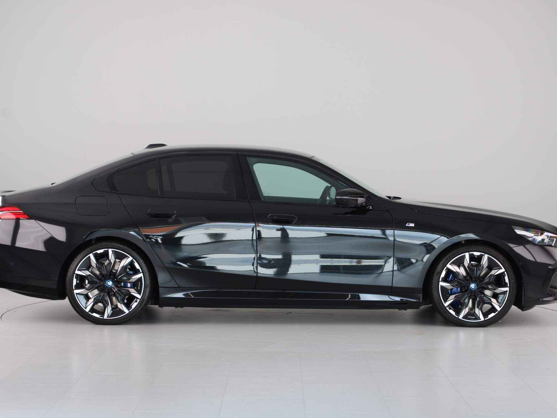 BMW i5 M60 xDrive - 10/28