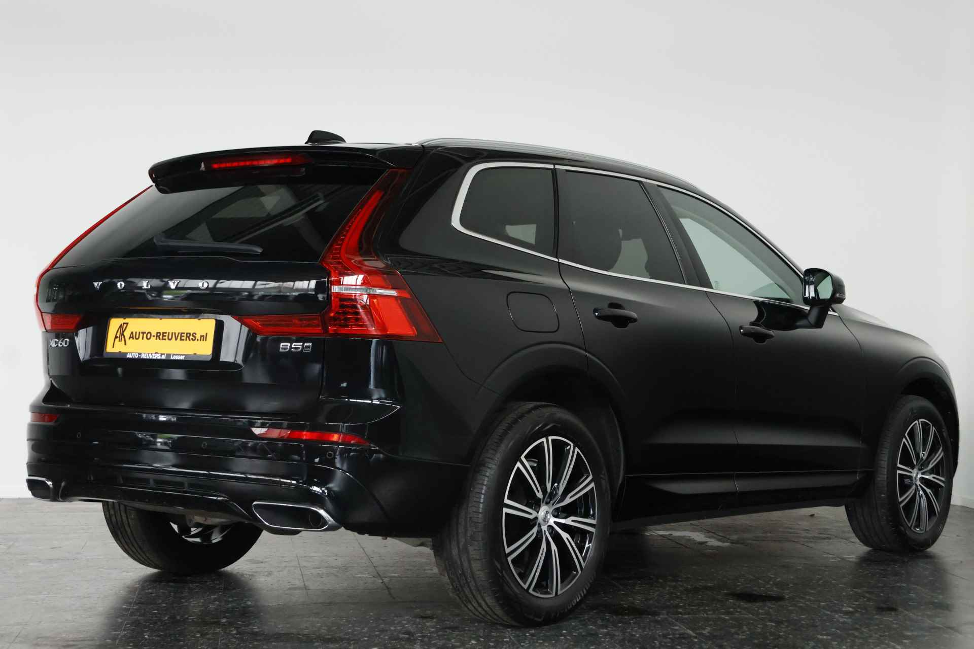 Volvo XC60 2.0 B5 AWD Momentum Pro / LED / Leder / Harmankardon / Cam - 2/30