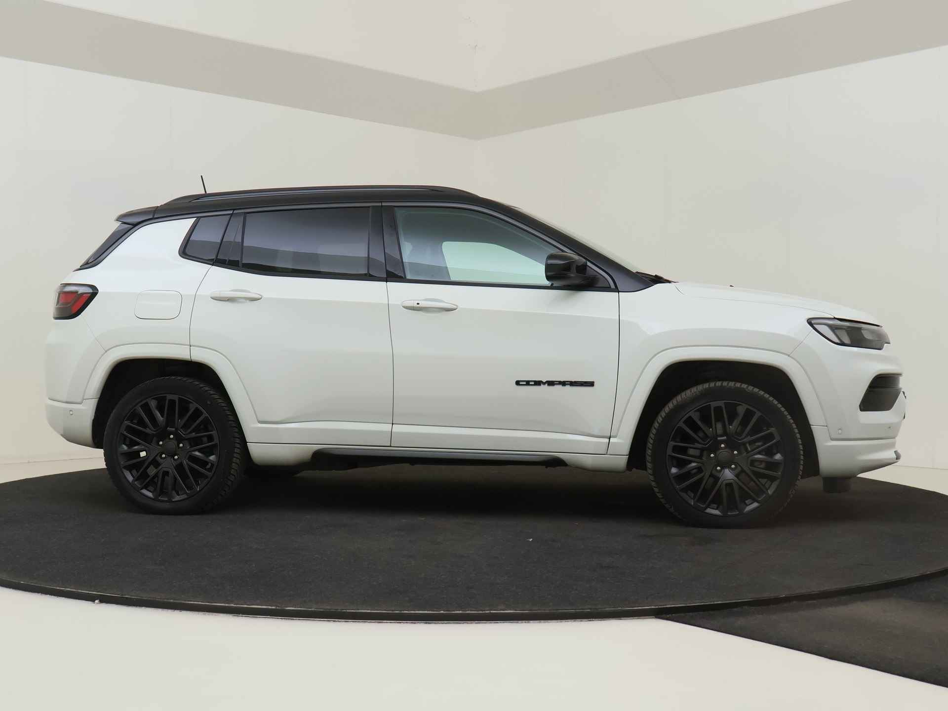 Jeep Compass 4xe 240 Plug-in Hybrid 4WD Electric S | Lederen bekleding | Camera | Navigatie - 8/58