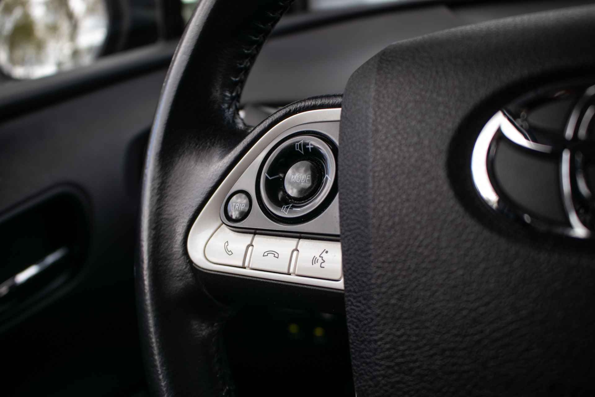 Toyota Prius 1.8 Executive Automaat - All in rijklaarprijs | Afn. Trekhaak | Leder | Navi - 36/45