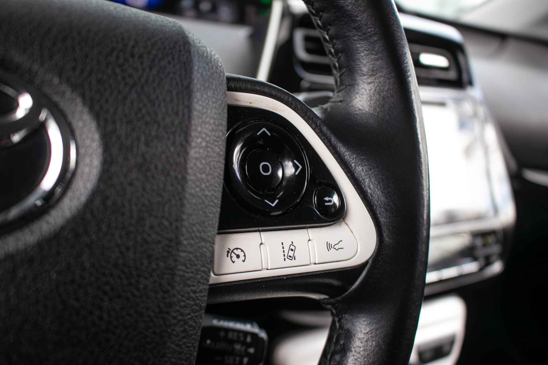 Toyota Prius 1.8 Executive Automaat - All in rijklaarprijs | Afn. Trekhaak | Leder | Navi - 37/45