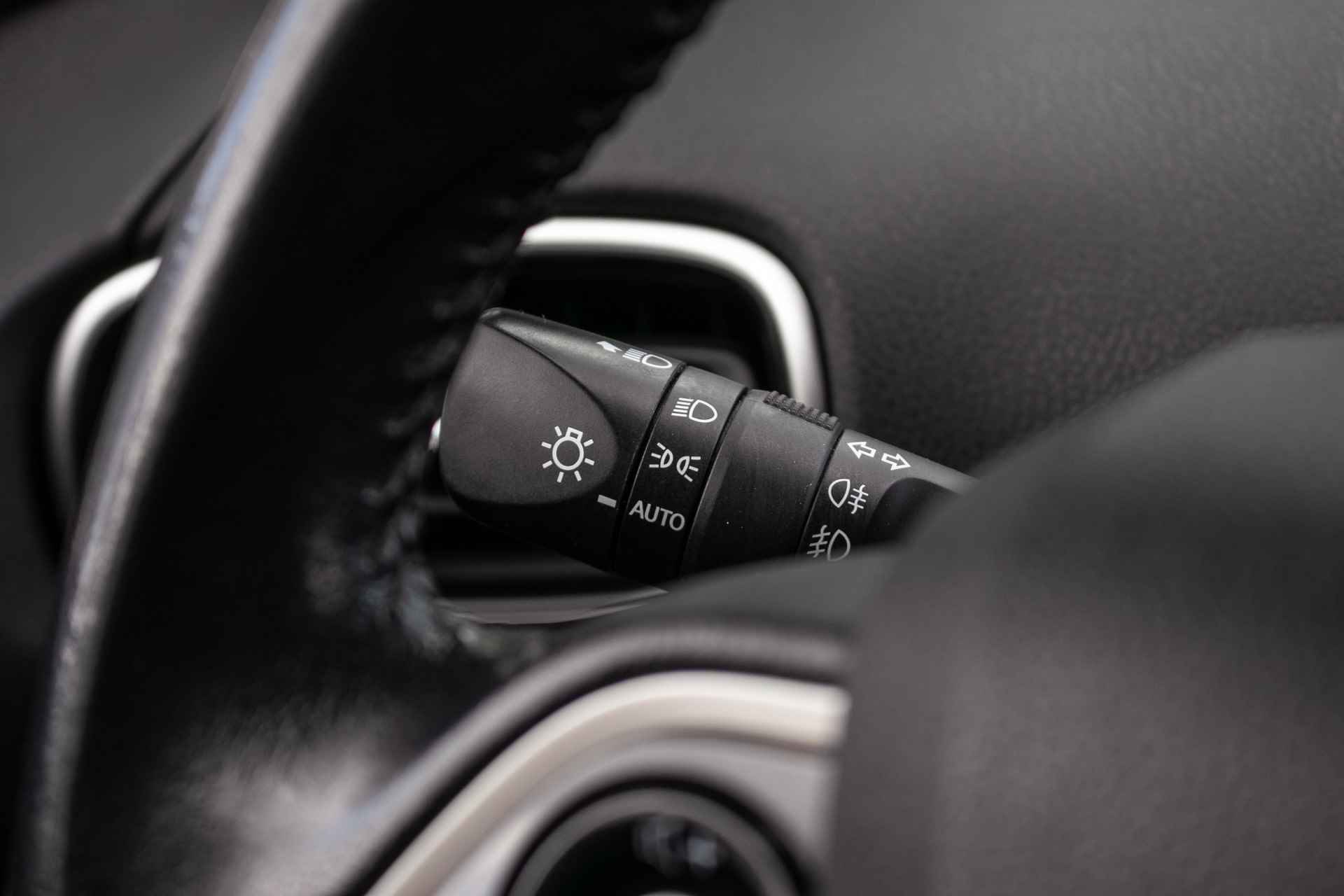 Toyota Prius 1.8 Executive Automaat - All in rijklaarprijs | Afn. Trekhaak | Leder | Navi - 38/45