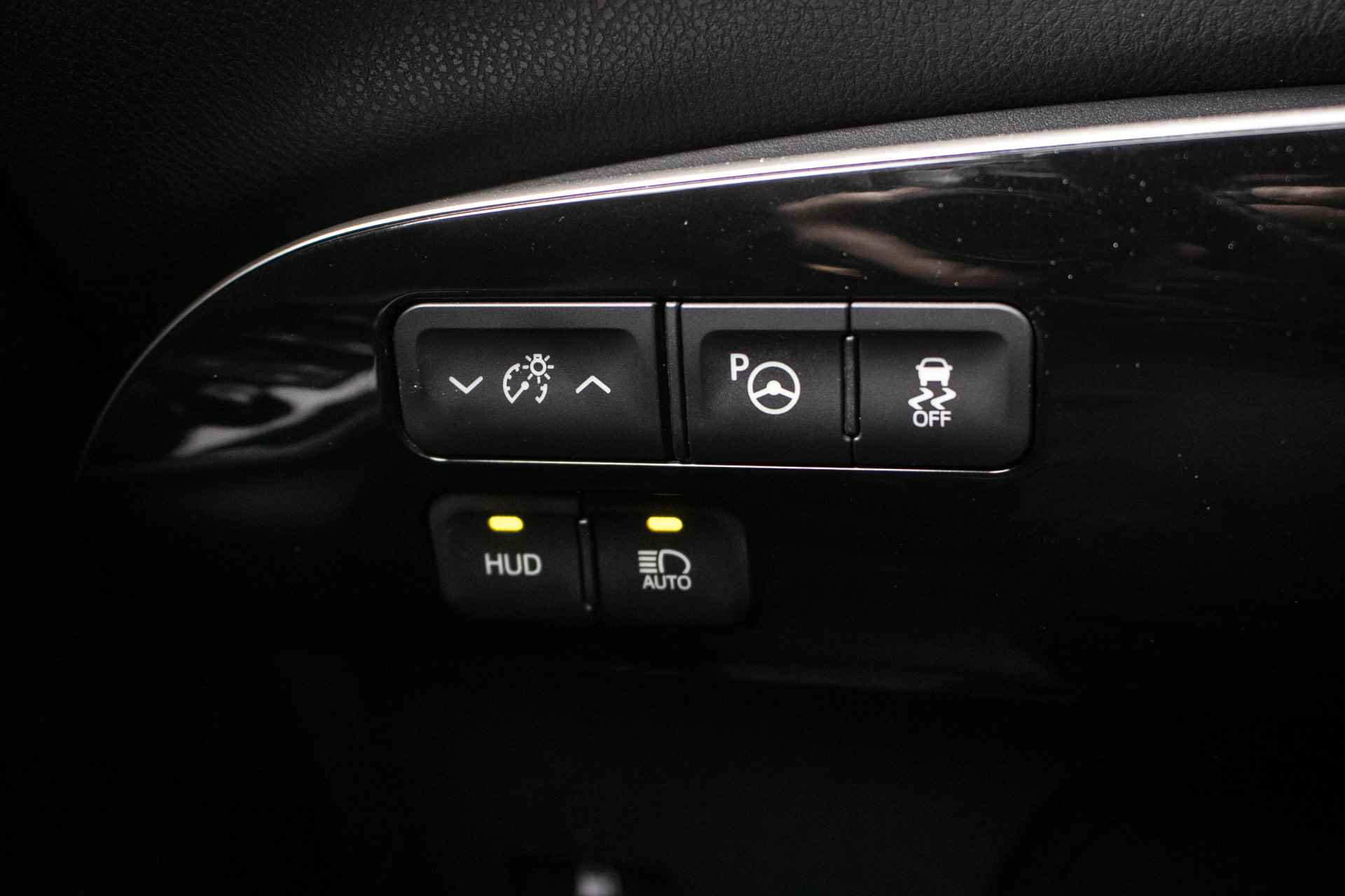 Toyota Prius 1.8 Executive Automaat - All in rijklaarprijs | Afn. Trekhaak | Leder | Navi - 39/45