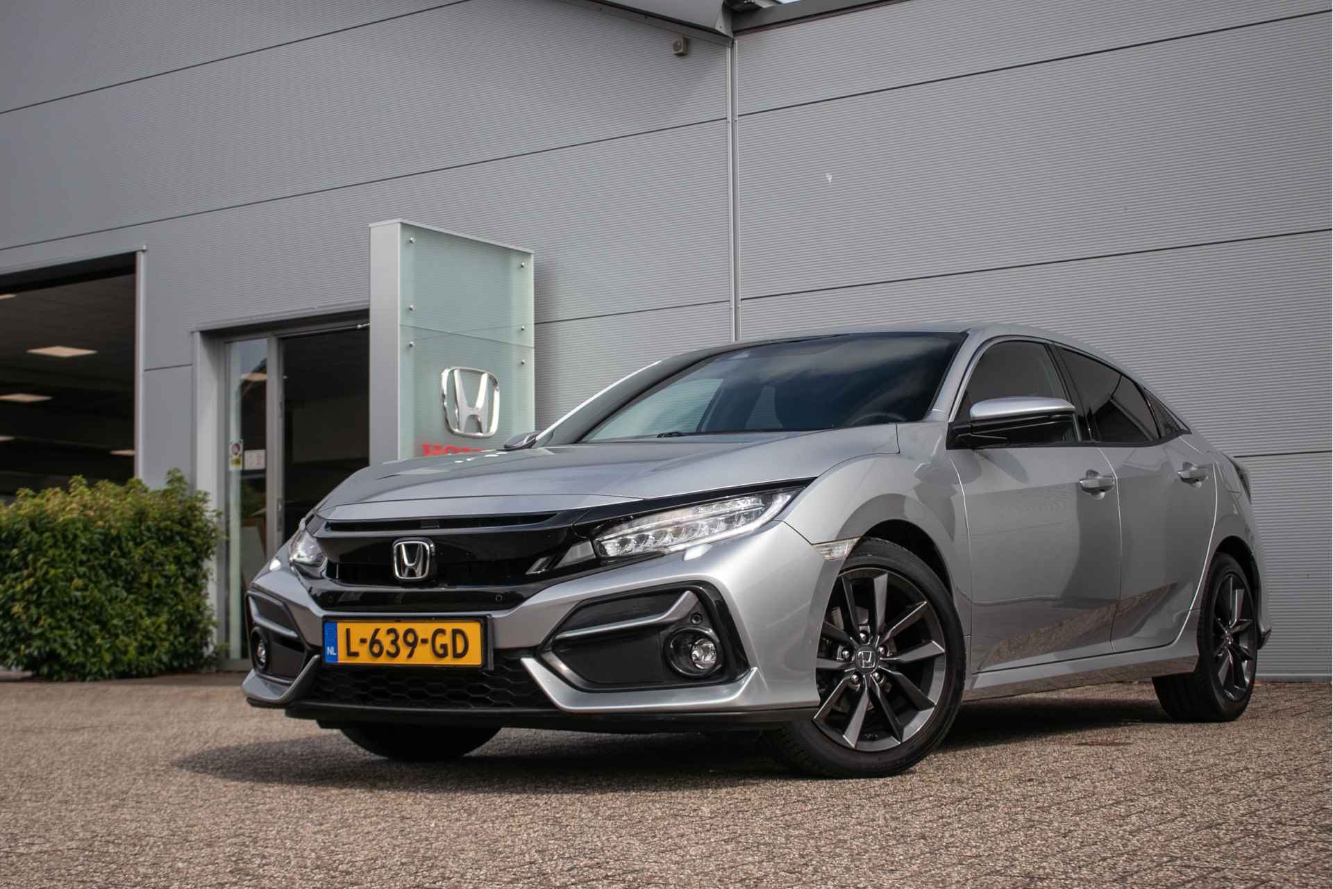 Honda Civic 1.0 i-VTEC Elegance automaat All-in rijklaarprijs | Nav | Ad. Cruise | Cam | Dealerond. | 1ste eigenaar - 12/37