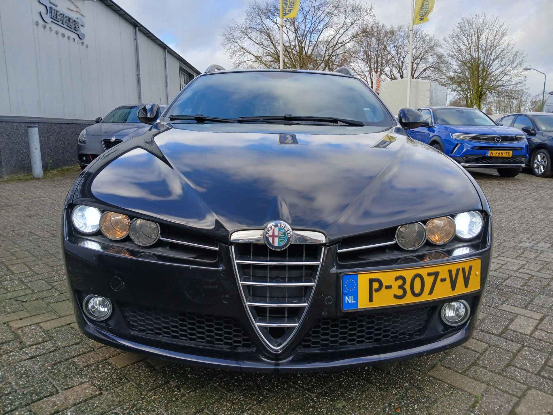 Alfa Romeo 159 Sportwagon 1.7 T - Ti - Leder - 2/14