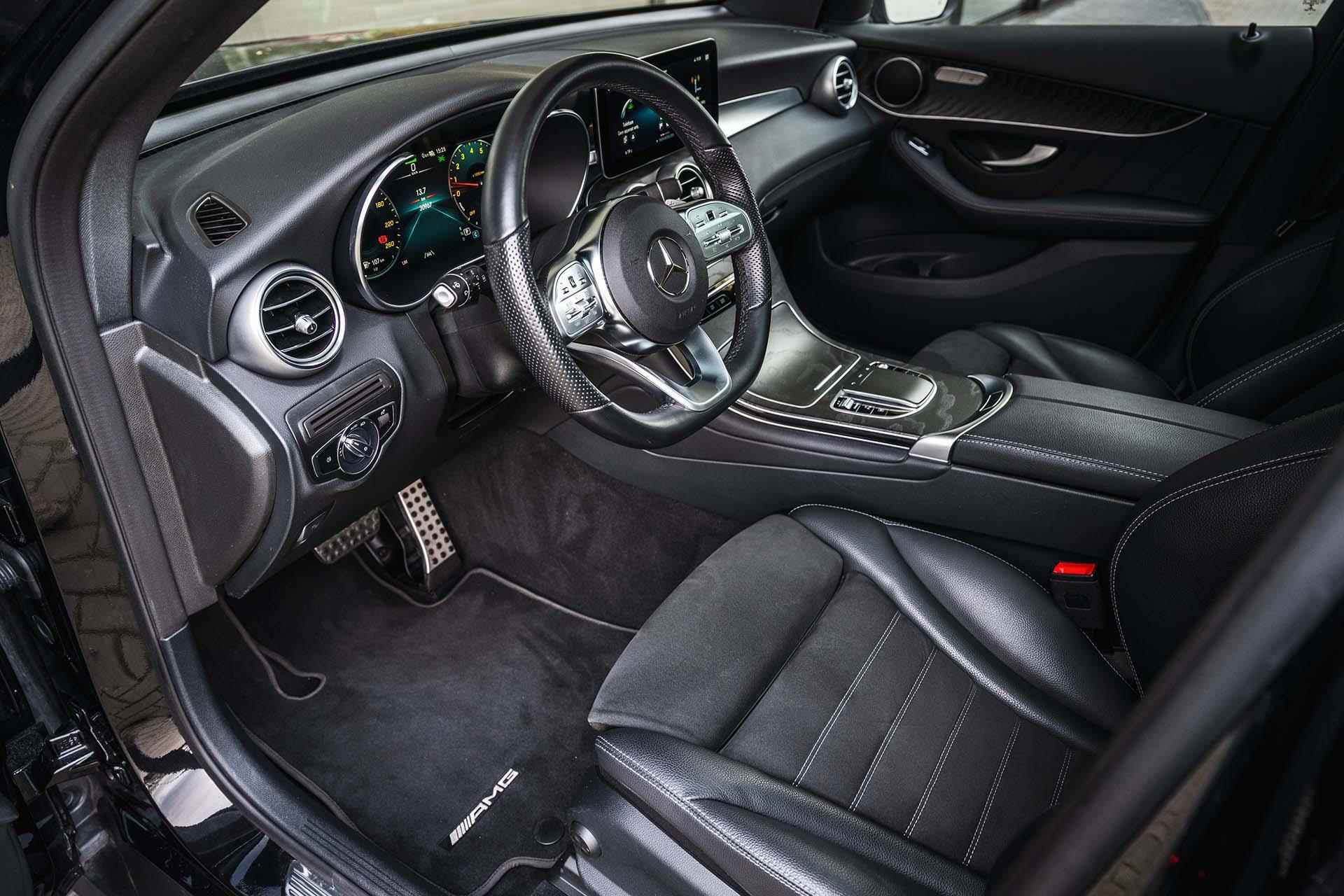 Mercedes-Benz GLC-klasse 300e 4MATIC Premium AMG | Trekhaak | Panoramadak | Digitaal dashboard | Multibeam Led | Dodehoekassistent | Elektr. achterklep | achteruitrijcamera | Sfeerverlichting | - 11/37