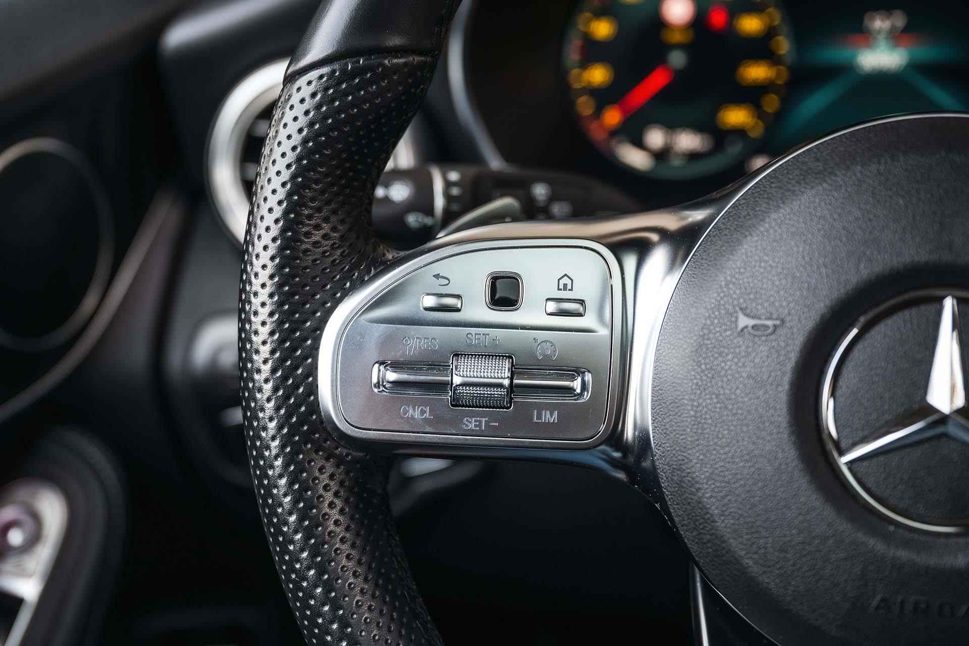Mercedes-Benz GLC-klasse 300e 4MATIC Premium AMG | Trekhaak | Panoramadak | Digitaal dashboard | Multibeam Led | Dodehoekassistent | Elektr. achterklep | achteruitrijcamera | Sfeerverlichting | - 19/37