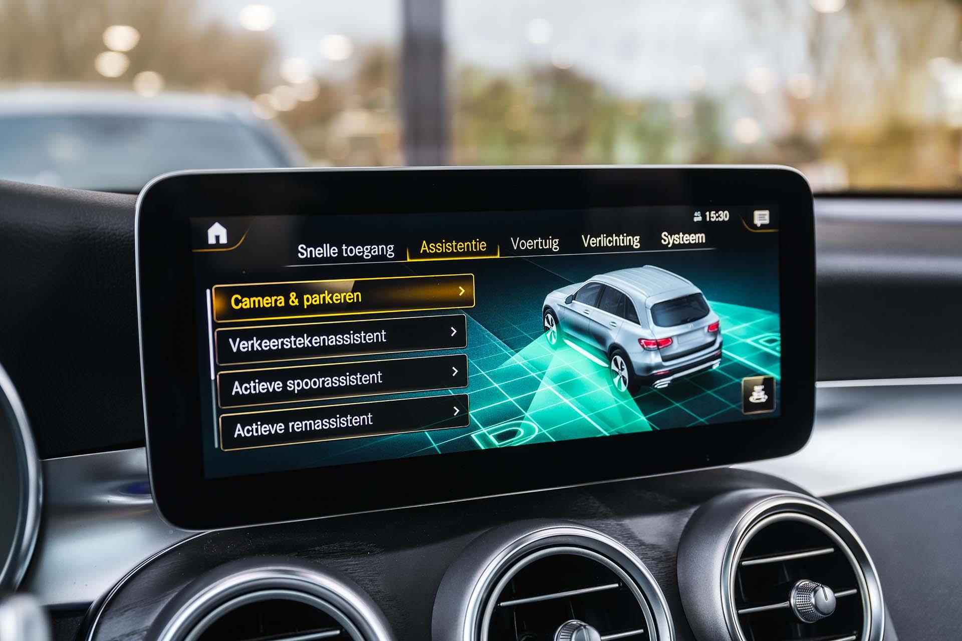 Mercedes-Benz GLC-klasse 300e 4MATIC Premium AMG | Trekhaak | Panoramadak | Digitaal dashboard | Multibeam Led | Dodehoekassistent | Elektr. achterklep | achteruitrijcamera | Sfeerverlichting | - 27/37