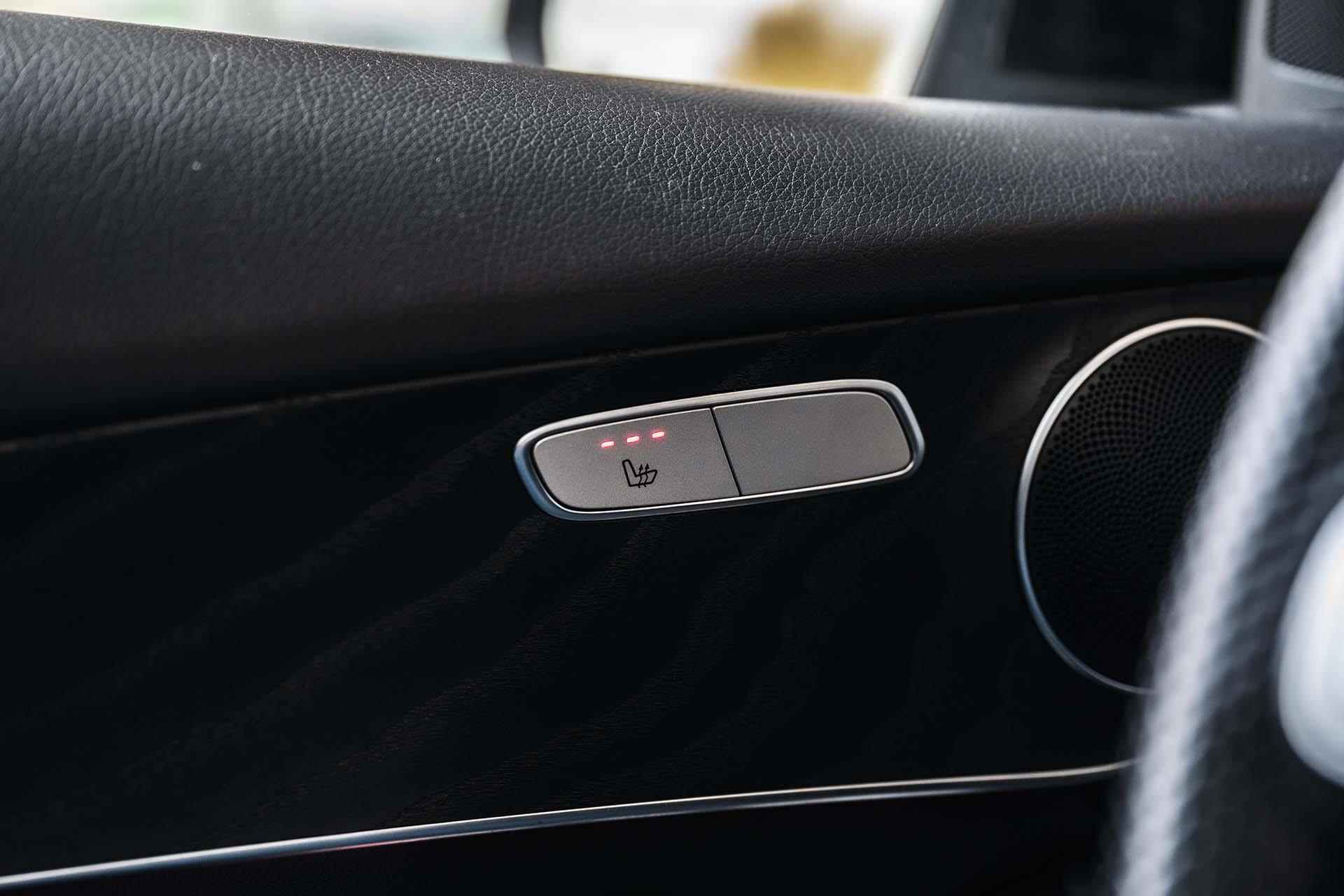 Mercedes-Benz GLC-klasse 300e 4MATIC Premium AMG | Trekhaak | Panoramadak | Digitaal dashboard | Multibeam Led | Dodehoekassistent | Elektr. achterklep | achteruitrijcamera | Sfeerverlichting | - 35/37
