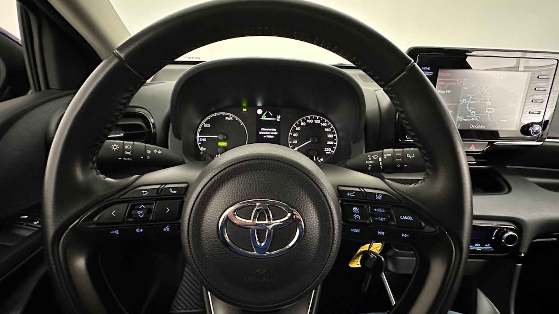 TOYOTA Yaris 1.5 HYBRID ACTIVE CAMERA NAVI - 26/45