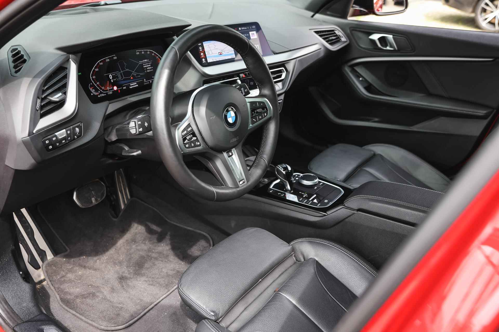 BMW 1-serie 120i High Executive M Sport Automaat / Panoramadak / Adaptieve LED / Sportstoelen / Head-Up / Comfort Access / Parking Assistant / Live Cockpit Professional - 10/38