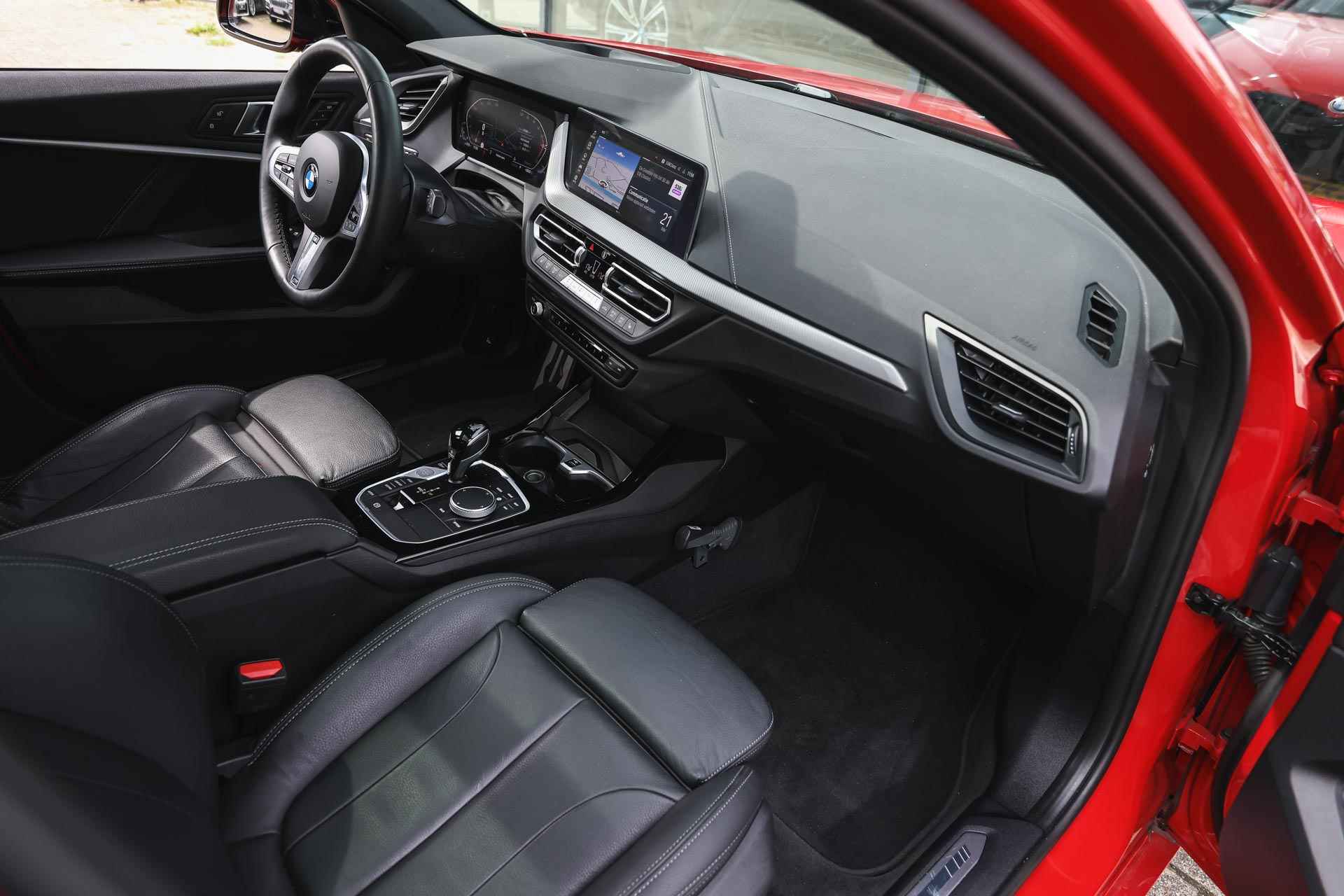BMW 1-serie 120i High Executive M Sport Automaat / Panoramadak / Adaptieve LED / Sportstoelen / Head-Up / Comfort Access / Parking Assistant / Live Cockpit Professional - 11/38