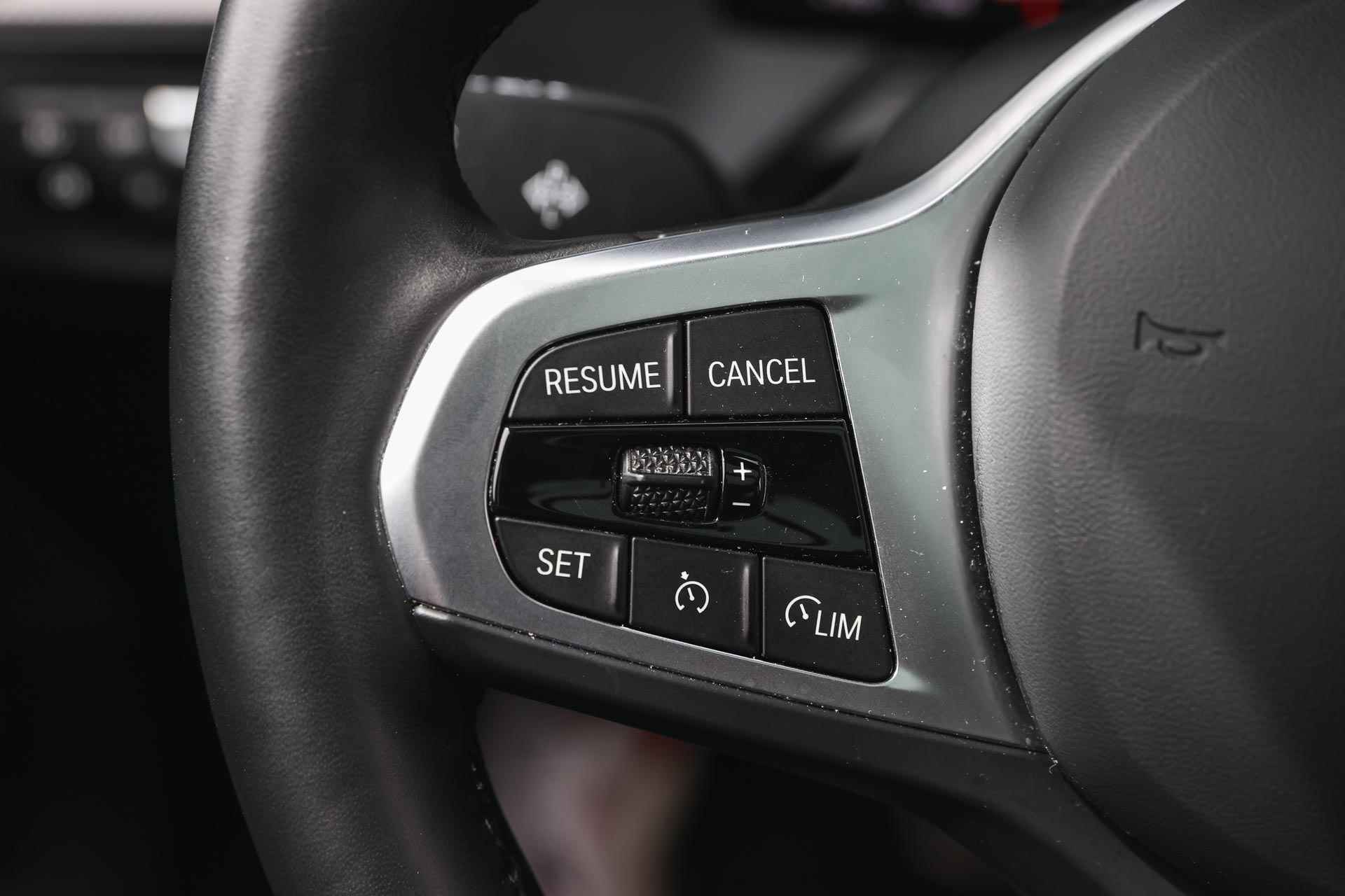 BMW 1-serie 120i High Executive M Sport Automaat / Panoramadak / Adaptieve LED / Sportstoelen / Head-Up / Comfort Access / Parking Assistant / Live Cockpit Professional - 17/38