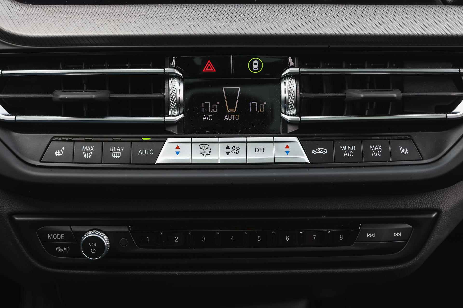 BMW 1-serie 120i High Executive M Sport Automaat / Panoramadak / Adaptieve LED / Sportstoelen / Head-Up / Comfort Access / Parking Assistant / Live Cockpit Professional - 20/38