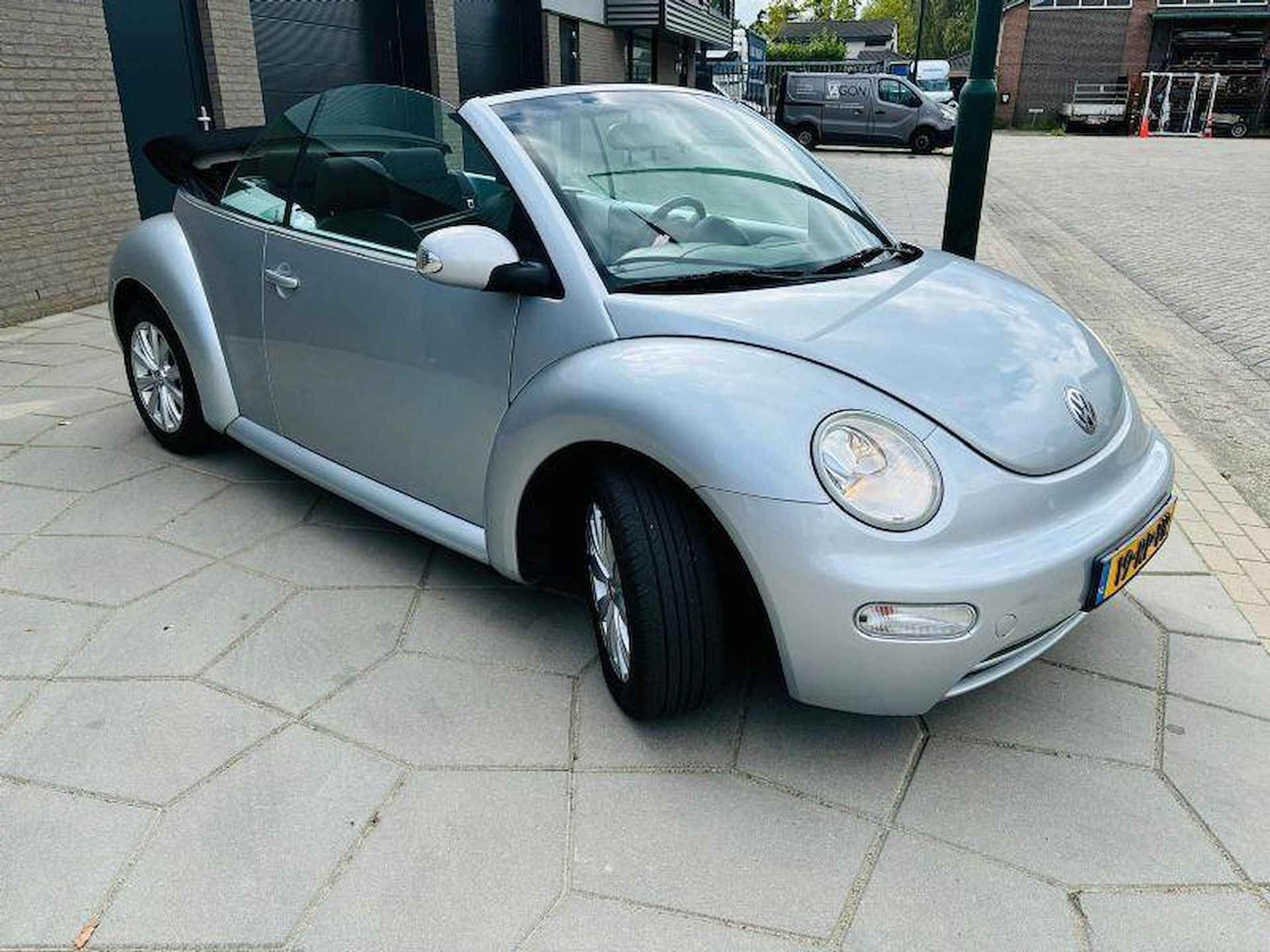 Volkswagen New Beetle Cabriolet 1.6 Turijn Comfort | Airco |een hele mooie en echte Beetle Cabrio dealer onderhouden - 3/23