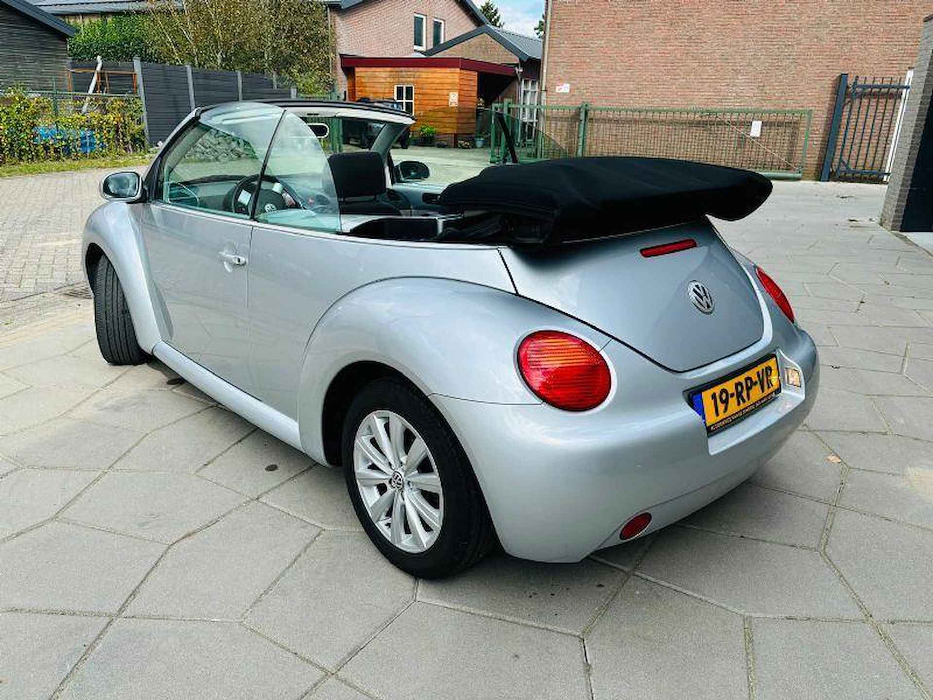 Volkswagen New Beetle Cabriolet 1.6 Turijn Comfort | Airco |een hele mooie en echte Beetle Cabrio dealer onderhouden - 6/23