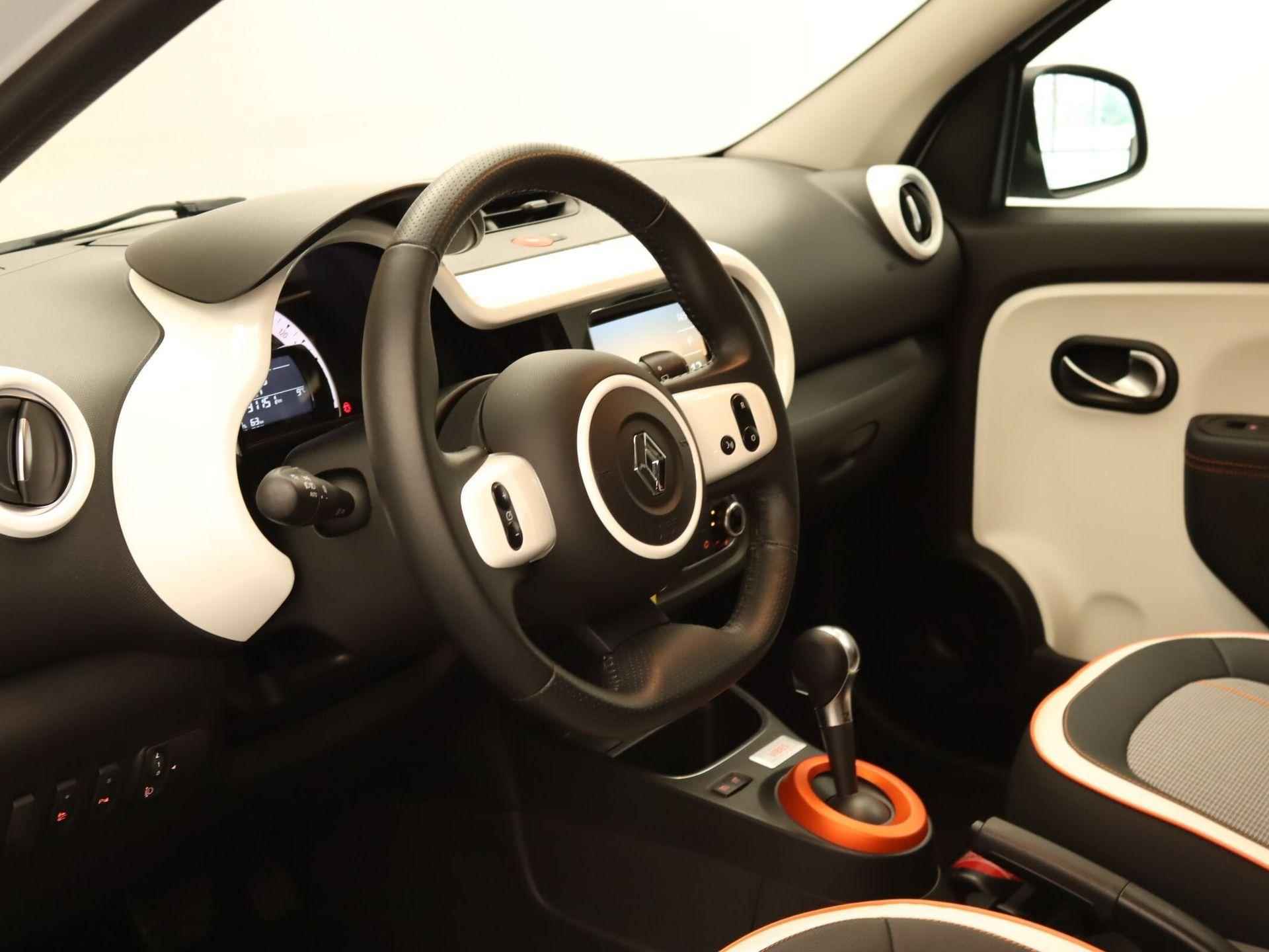 Renault Twingo Z.E. R80 Série Limitée Vibes - CRUISE CONTROL - APPLE CARPLAY - STOELVERWARMING VOORSTOELEN - CLIMATE CONTROL - NAVIGATIE - KUNSTLEDEREN BEKLEDING - LICHTMETALEN VELGEN 16 INCH - PARKEERSENSOREN ACHTER - - 3/39