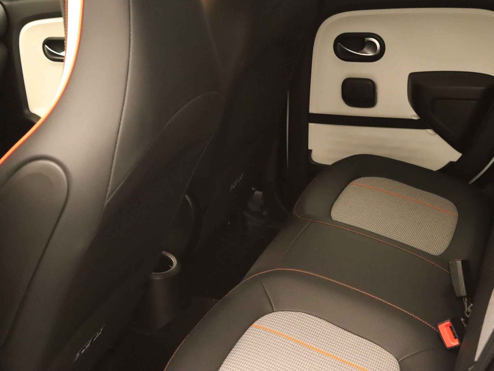 Renault Twingo Z.E. R80 Série Limitée Vibes - CRUISE CONTROL - APPLE CARPLAY - STOELVERWARMING VOORSTOELEN - CLIMATE CONTROL - NAVIGATIE - KUNSTLEDEREN BEKLEDING - LICHTMETALEN VELGEN 16 INCH - PARKEERSENSOREN ACHTER - - 4/39