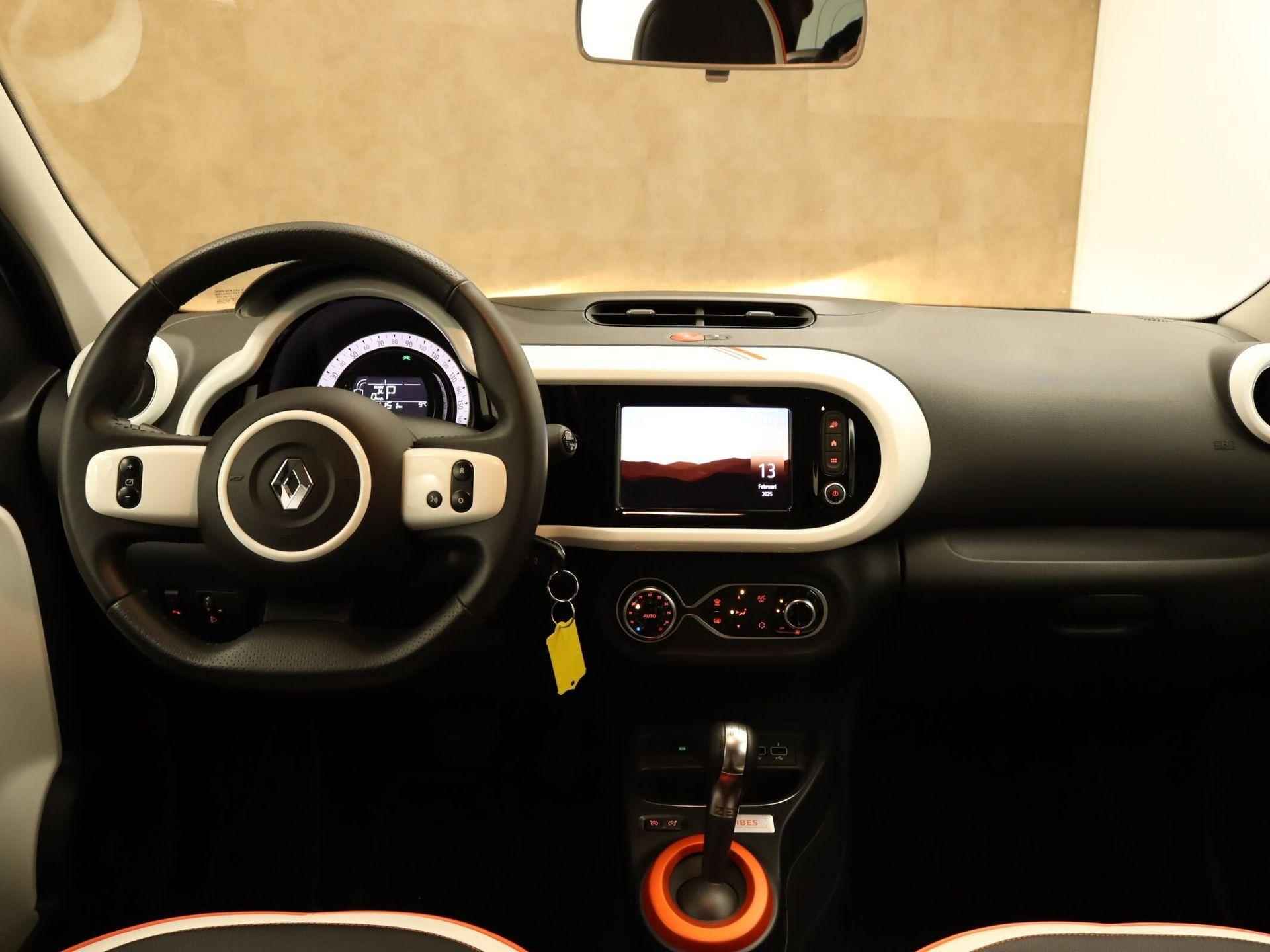 Renault Twingo Z.E. R80 Série Limitée Vibes - CRUISE CONTROL - APPLE CARPLAY - STOELVERWARMING VOORSTOELEN - CLIMATE CONTROL - NAVIGATIE - KUNSTLEDEREN BEKLEDING - LICHTMETALEN VELGEN 16 INCH - PARKEERSENSOREN ACHTER - - 13/39