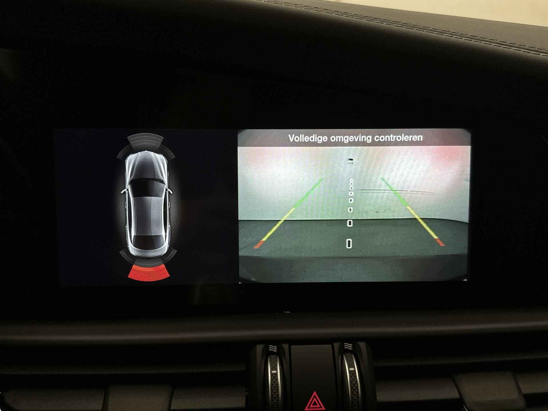 Alfa Romeo Giulia Veloce | Navigatie | Panoramadak | LED Matrix koplampen | - 30/34