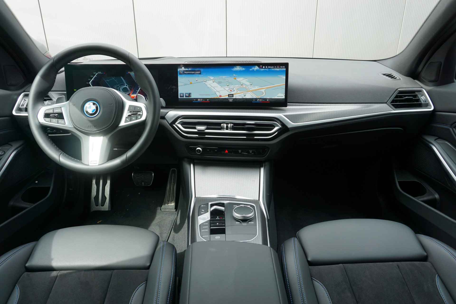BMW 3 Serie Sedan 330e xDrive Aut. M Sportpakket / Innovation Pack / Driving Assistant / Achteruitrijcamera / HIFI / 19'' LMV - 9/32